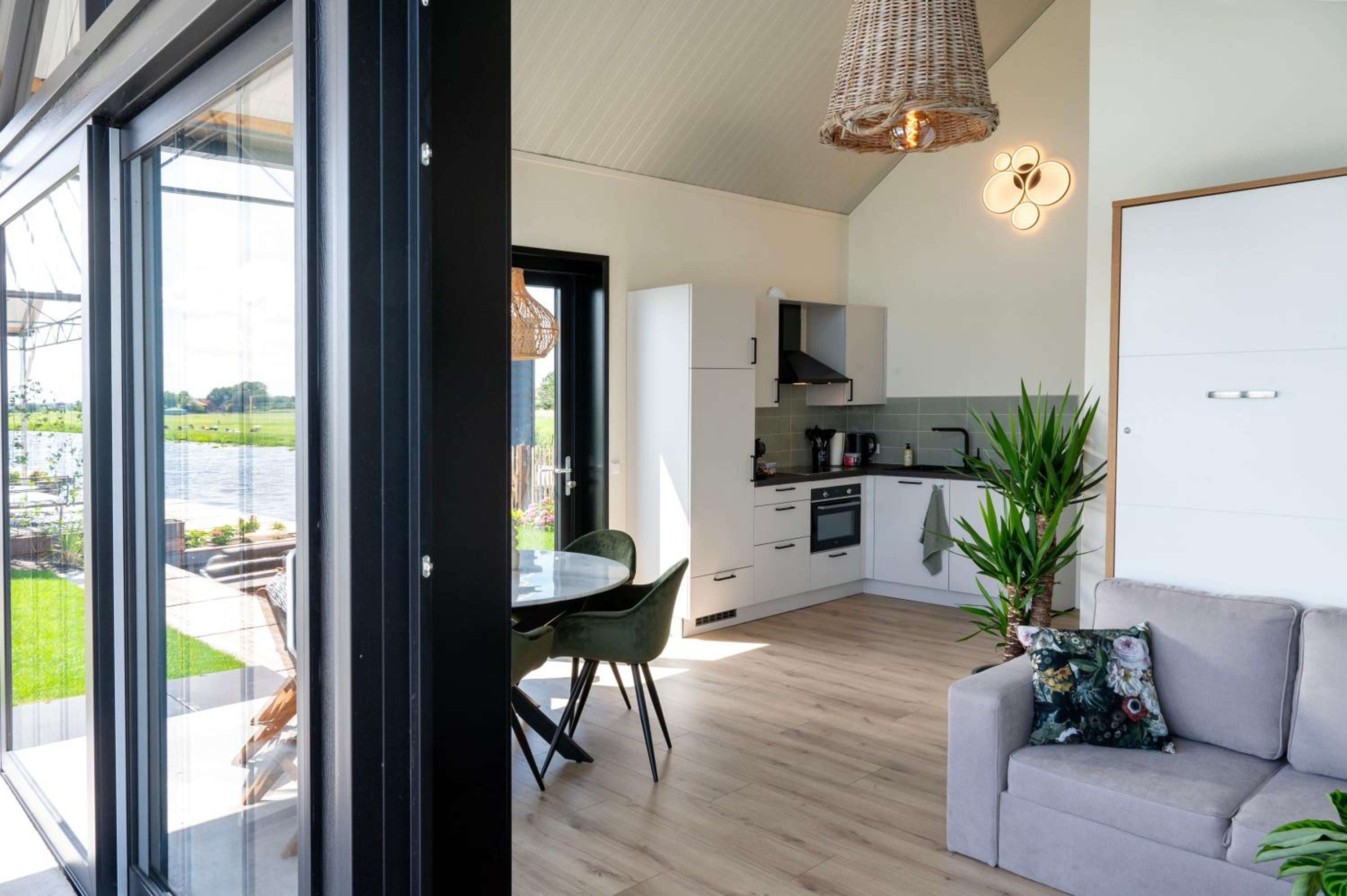 4 to 6 persons Tulpenacker waterfront view 5