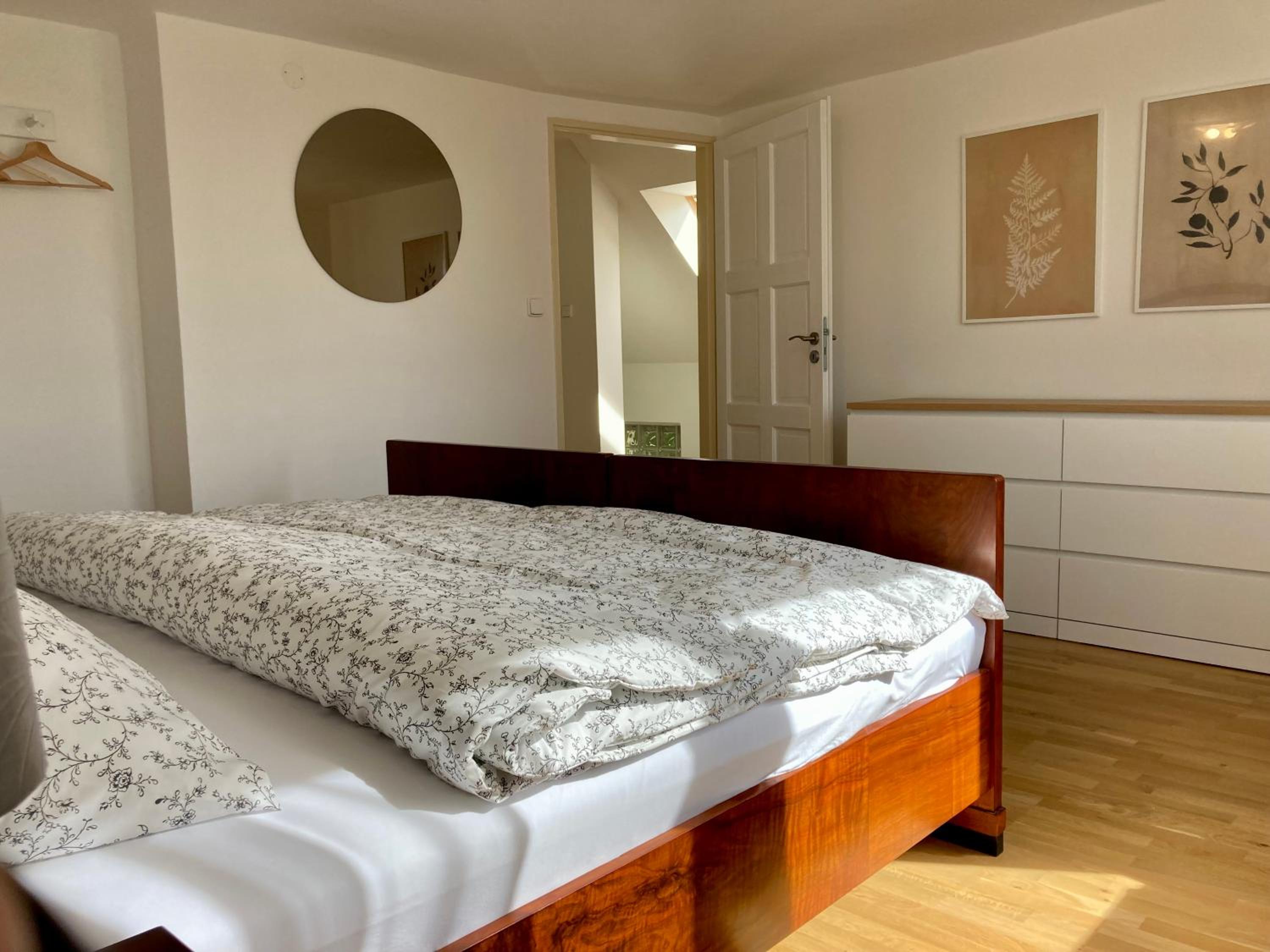 Apartmánový dům se zahradou v klidné části Prahy