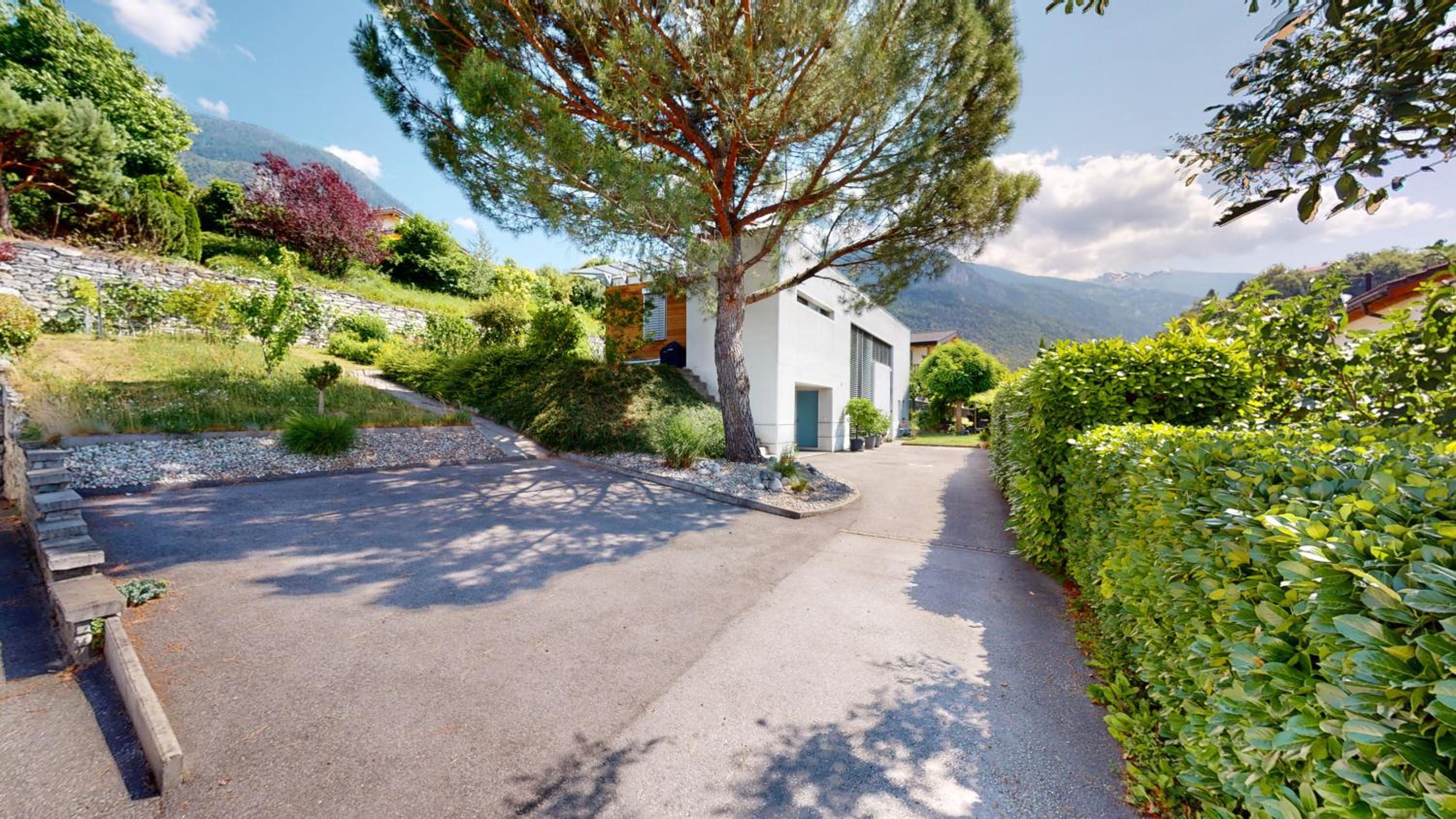 Spacious studio in a quiet area of Sierre