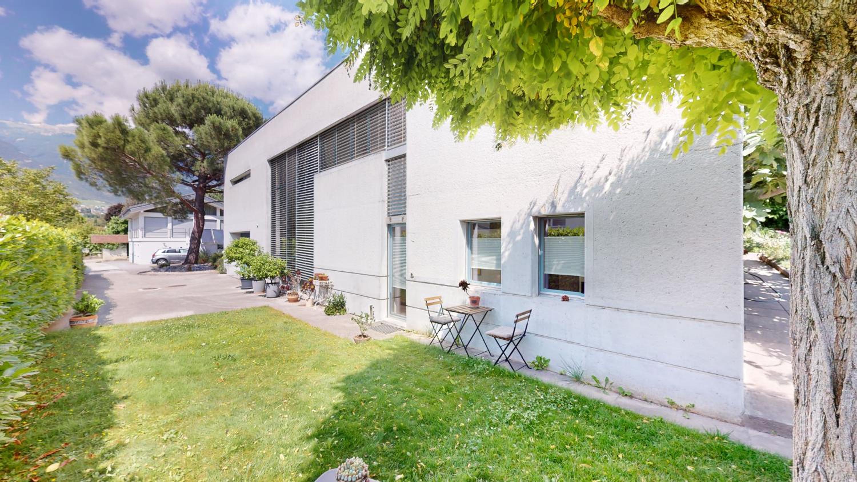 Spacious studio in a quiet area of Sierre