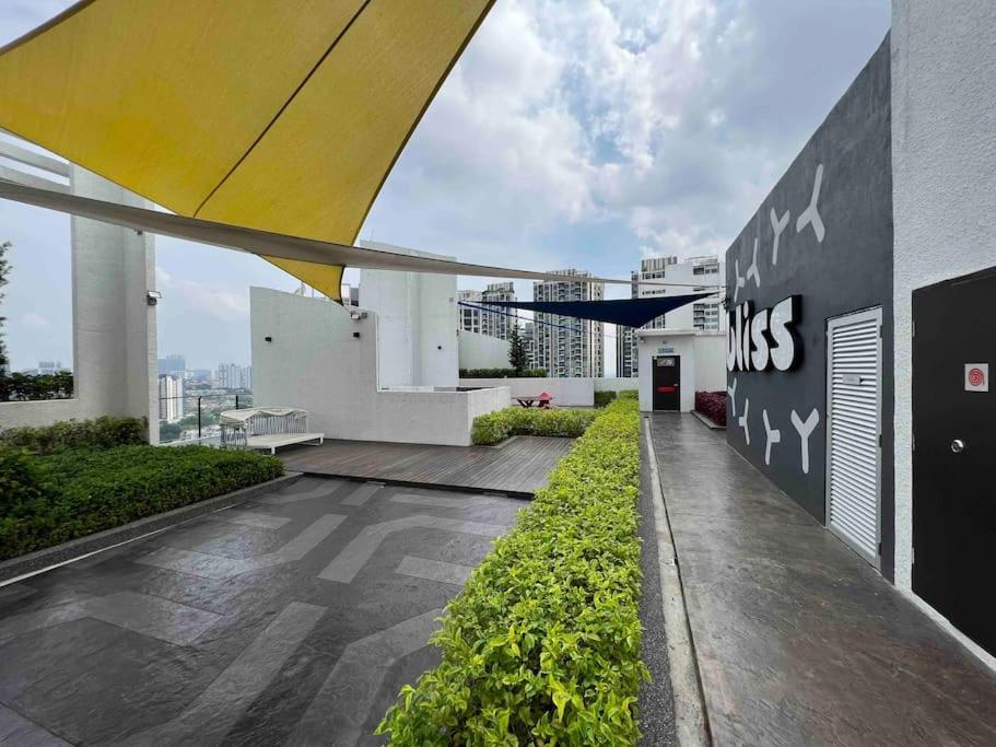 Bliss Cool Home 2Rooms 4Pax 1CarPark 24H7D Easy Self Access