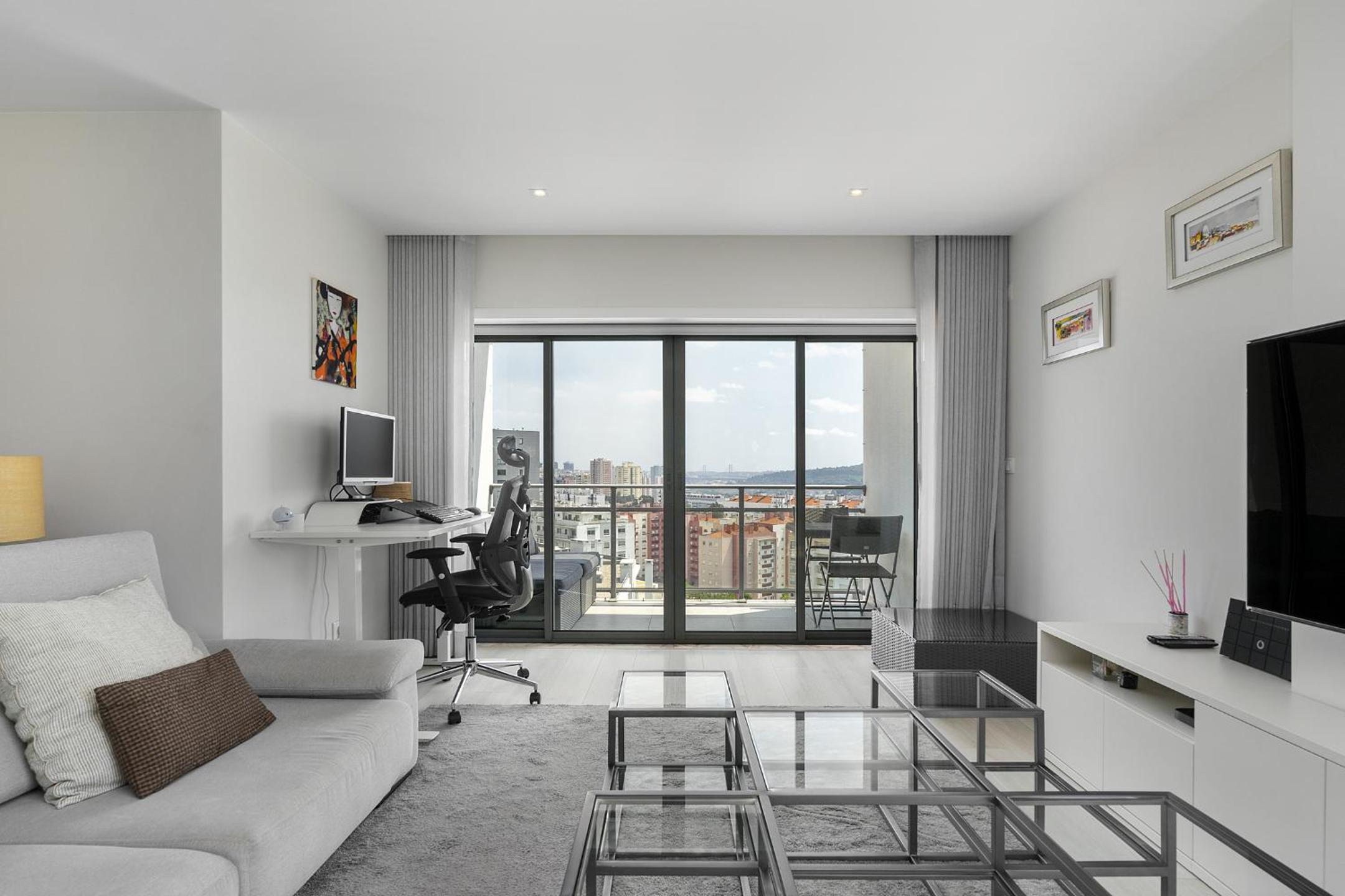 Whome Family Condo - Urban Retreat with Parking, AC, Elevator in Great Location view 3