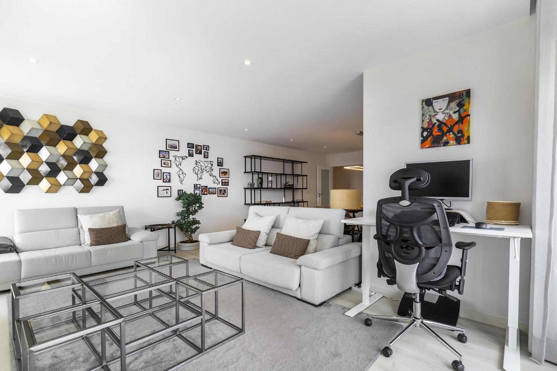 Whome Family Condo - Urban Retreat with Parking, AC, Elevator in Great Location view 2