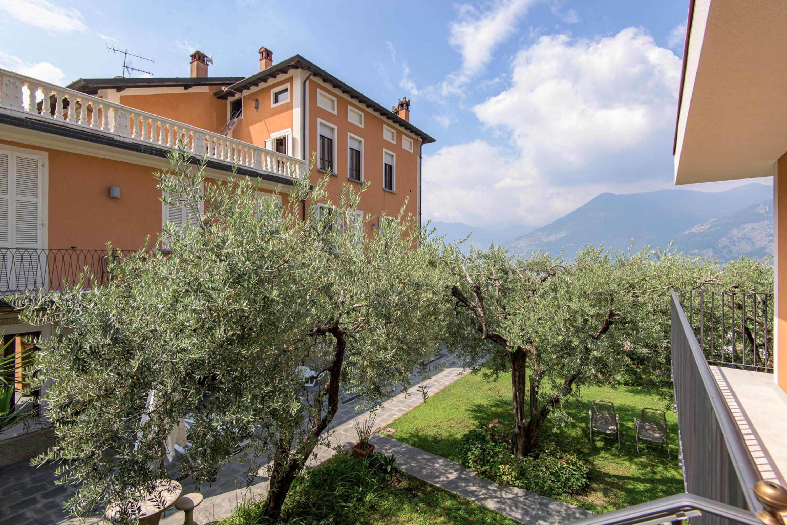 In Riva al Lago di Iseo Residenza LOFT photo 3