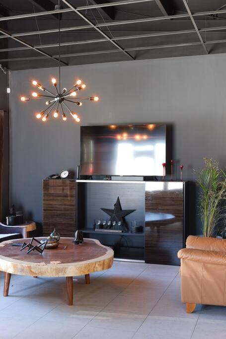 Ensenada Vacations - Brand New Gorgeous Industrial Loft in Downtown Ens - Property Image 39
