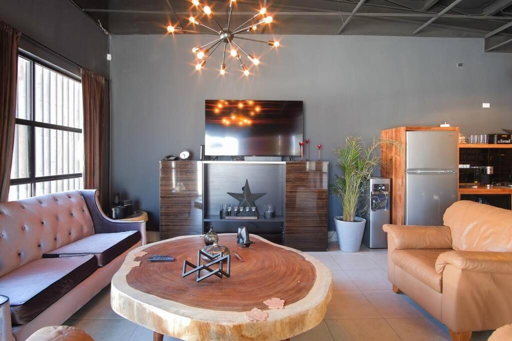 Ensenada Vacations - Brand New Gorgeous Industrial Loft in Downtown Ens - Property Image 37