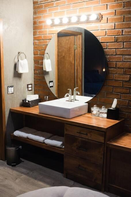 Ensenada Vacations - Brand New Gorgeous Industrial Loft in Downtown Ens - Property Image 60