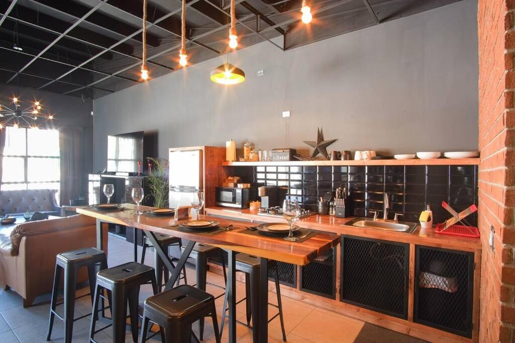 Ensenada Vacations - Brand New Gorgeous Industrial Loft in Downtown Ens - Property Image 15