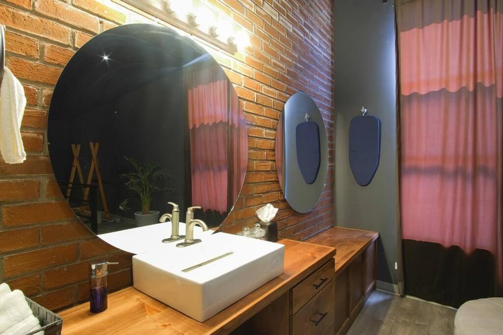 Ensenada Vacations - Brand New Gorgeous Industrial Loft in Downtown Ens - Property Image 12
