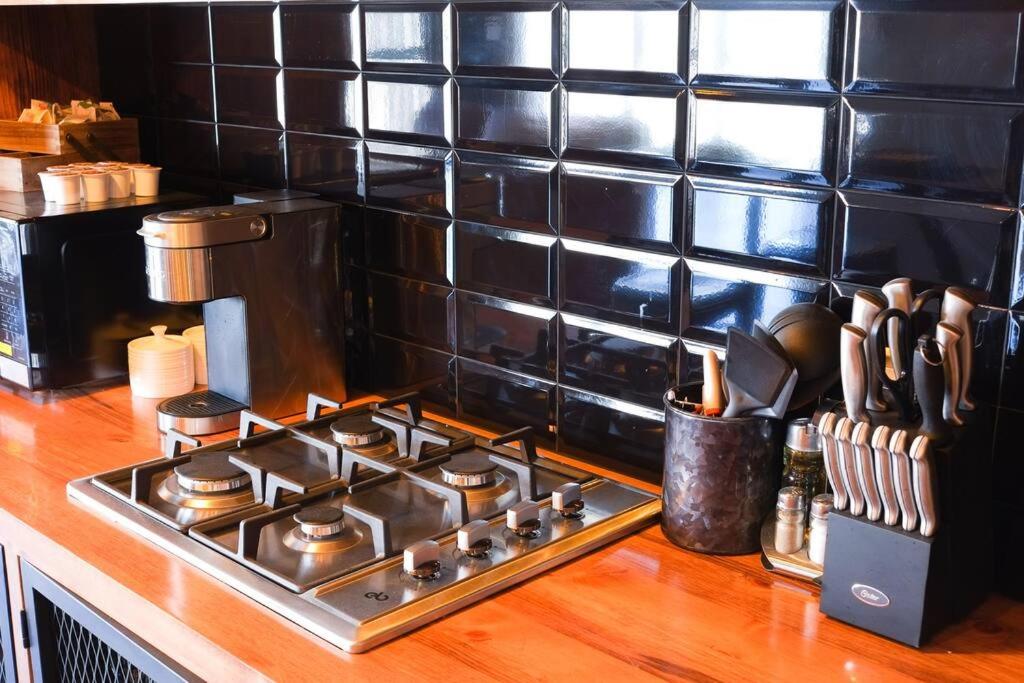 Ensenada Vacations - Brand New Gorgeous Industrial Loft in Downtown Ens - Property Image 11