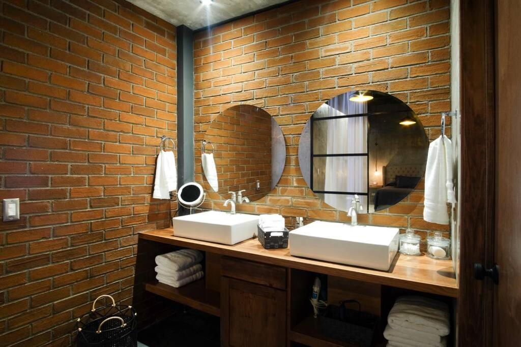 Ensenada Vacations - Brand New Gorgeous Industrial Loft in Downtown Ens - Property Image 7
