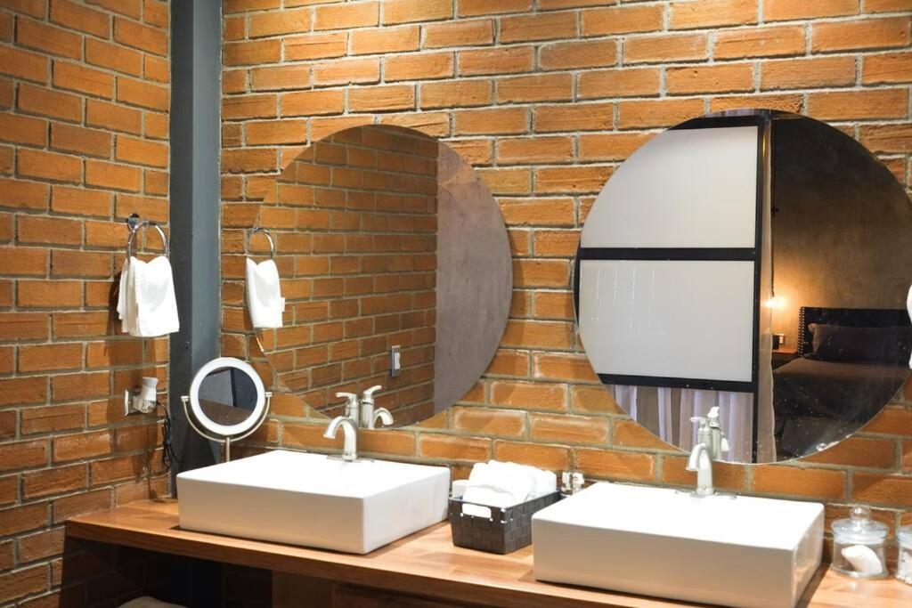Ensenada Vacations - Brand New Gorgeous Industrial Loft in Downtown Ens - Property Image 5