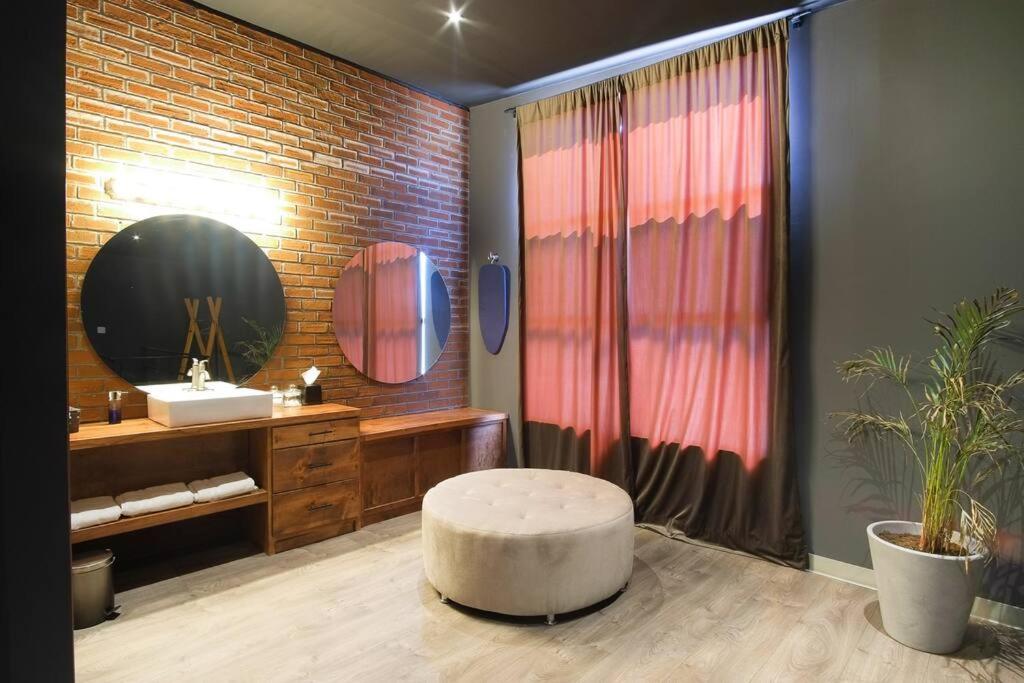 Ensenada Vacations - Brand New Gorgeous Industrial Loft in Downtown Ens - Property Image 4