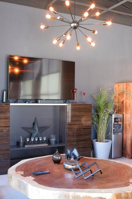 Ensenada Vacations - Brand New Gorgeous Industrial Loft in Downtown Ens - Property Image 2