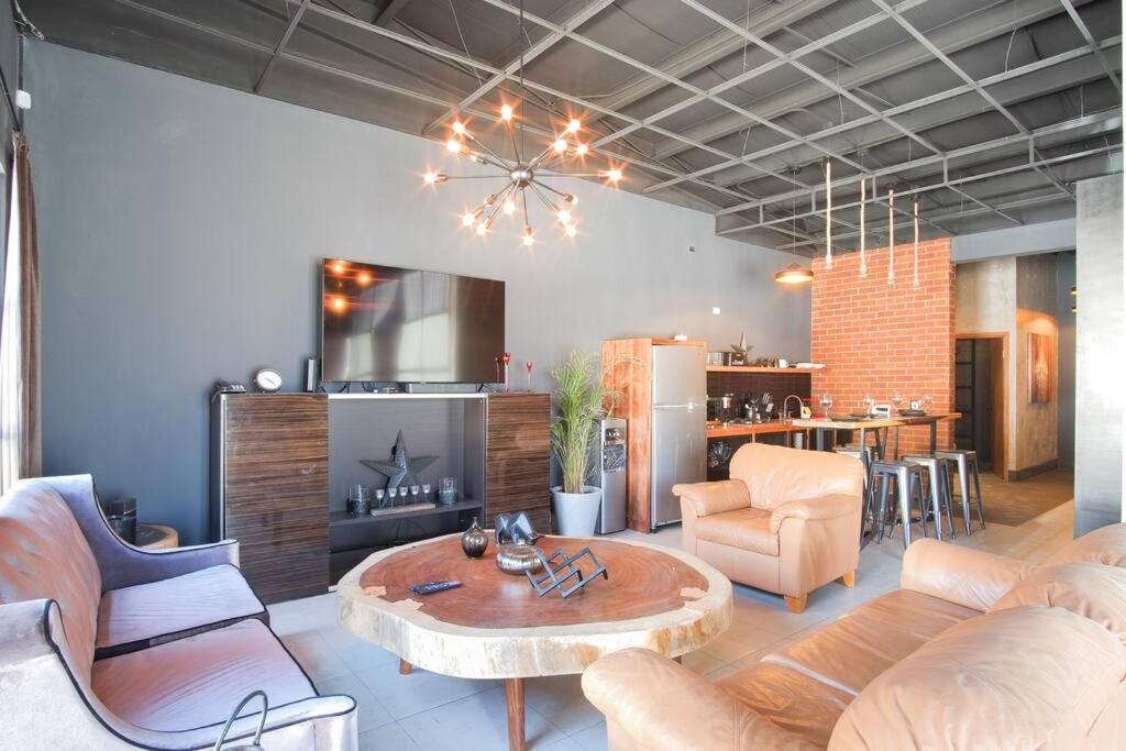Ensenada Vacations - Brand New Gorgeous Industrial Loft in Downtown Ens - Property Image 24