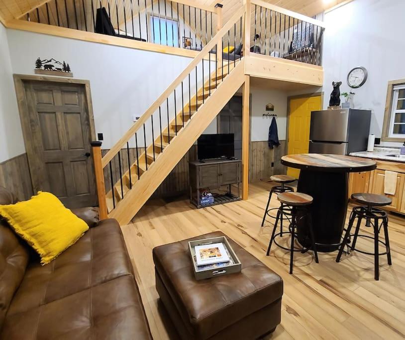 Magnolia Den a Pet-friendly Cabin Getaway near Gatlinburg view 3