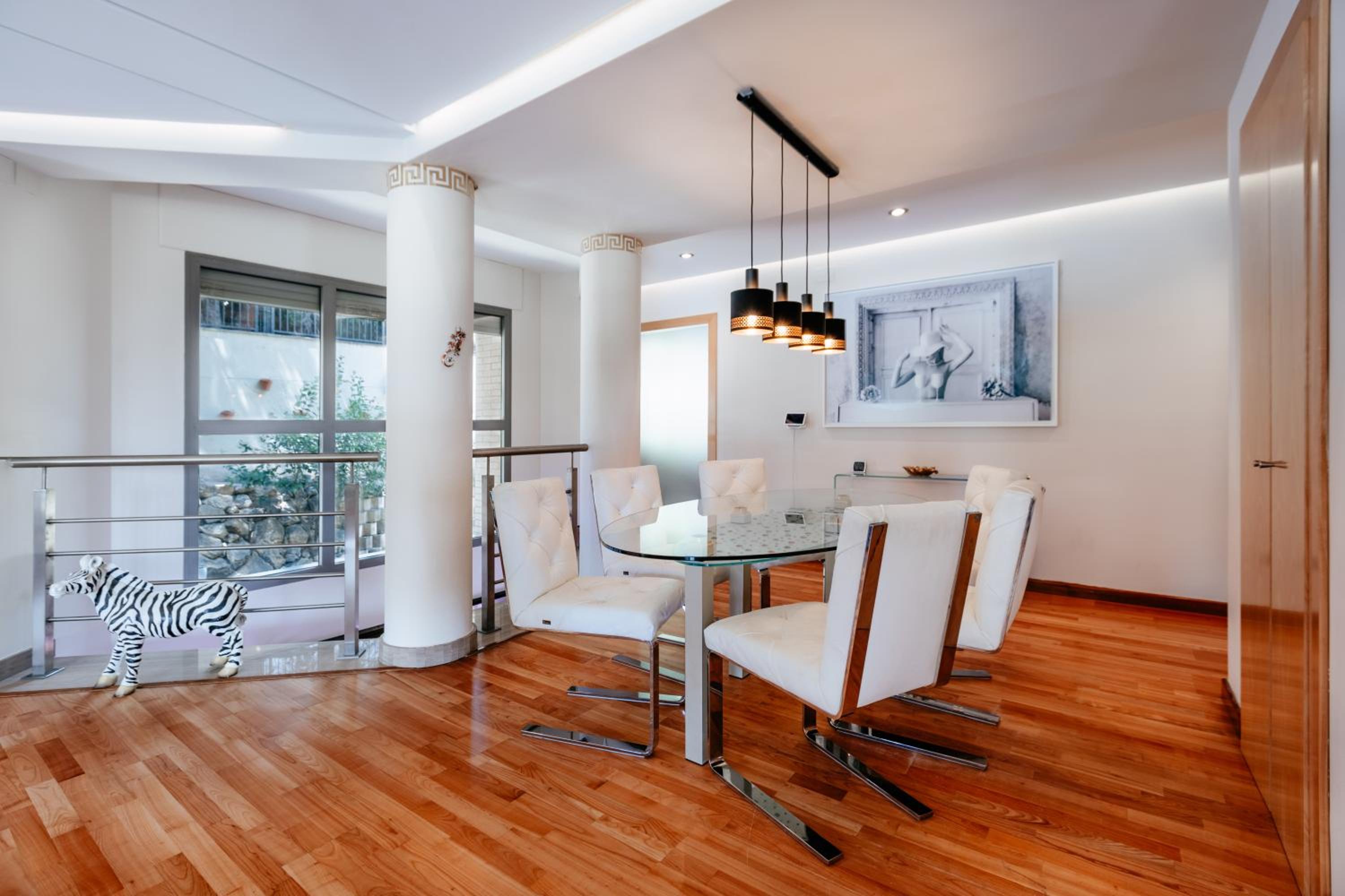 Lushville - Luxurious Villa with Pool in Valencia view 3