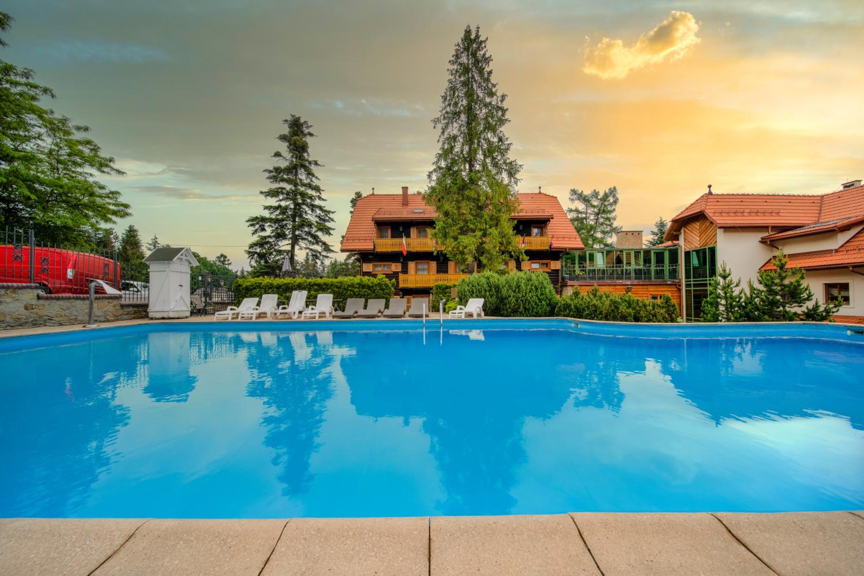 swimming pool