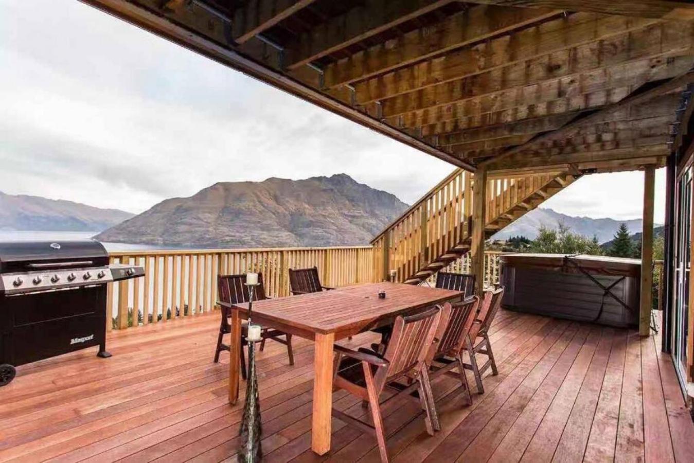 DH-Sagittarius luxury lake views spa house view 3