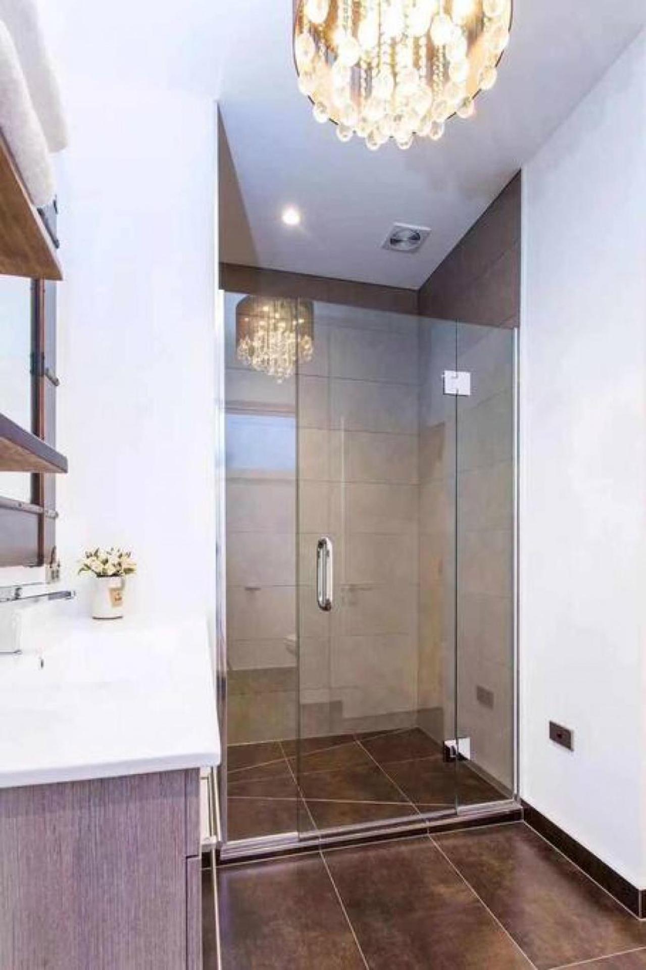 DH-Sagittarius luxury lake views spa house view 4