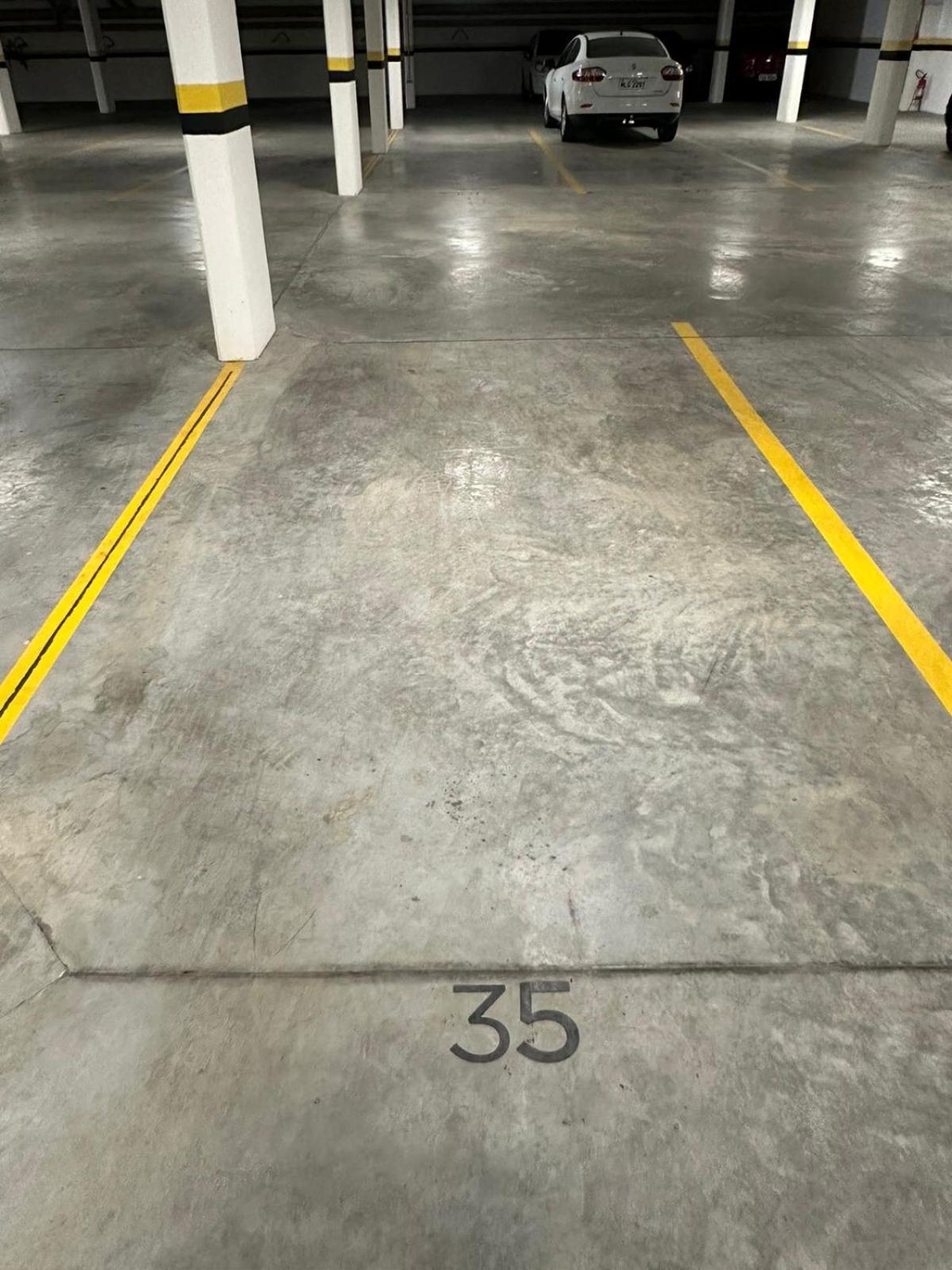 Ap completo a 900m da Vila Germânica com Piscina, Academia, Wi-Fi, Ar, Garagem e Tv no quarto