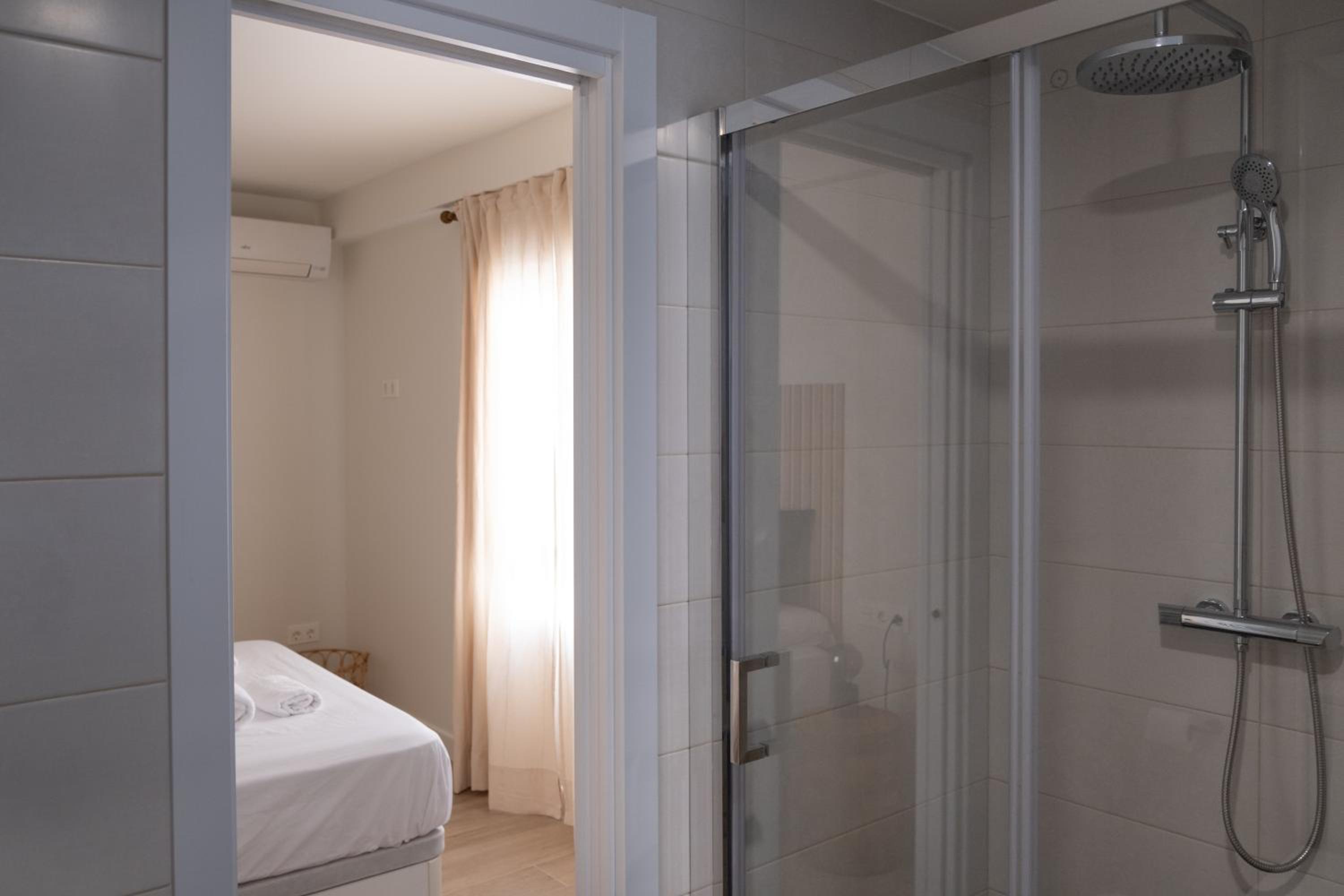 Victoria's Home modern and cosy 2 bedroom apartment photo 4