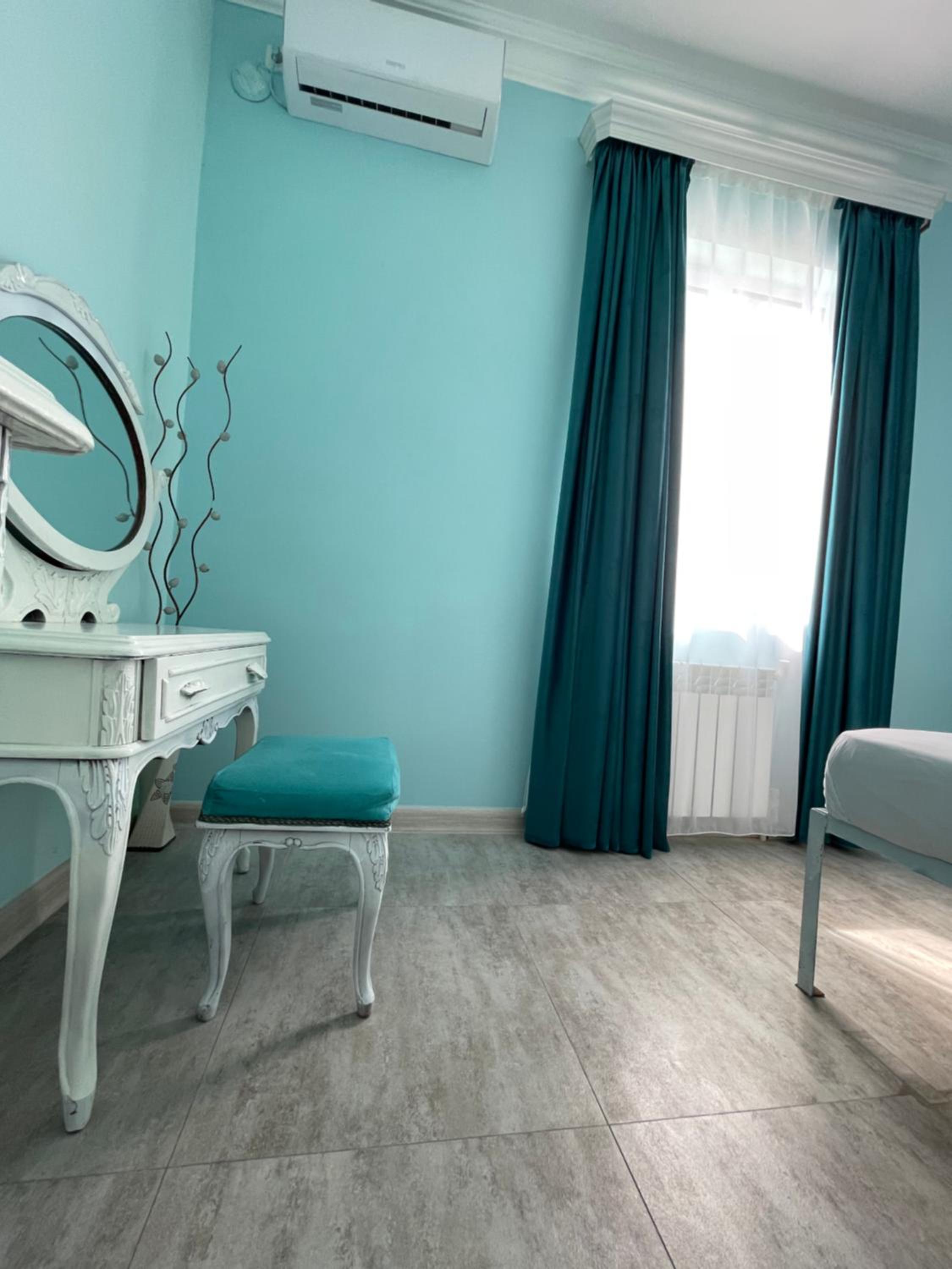 Santorini Hotel & Hostel