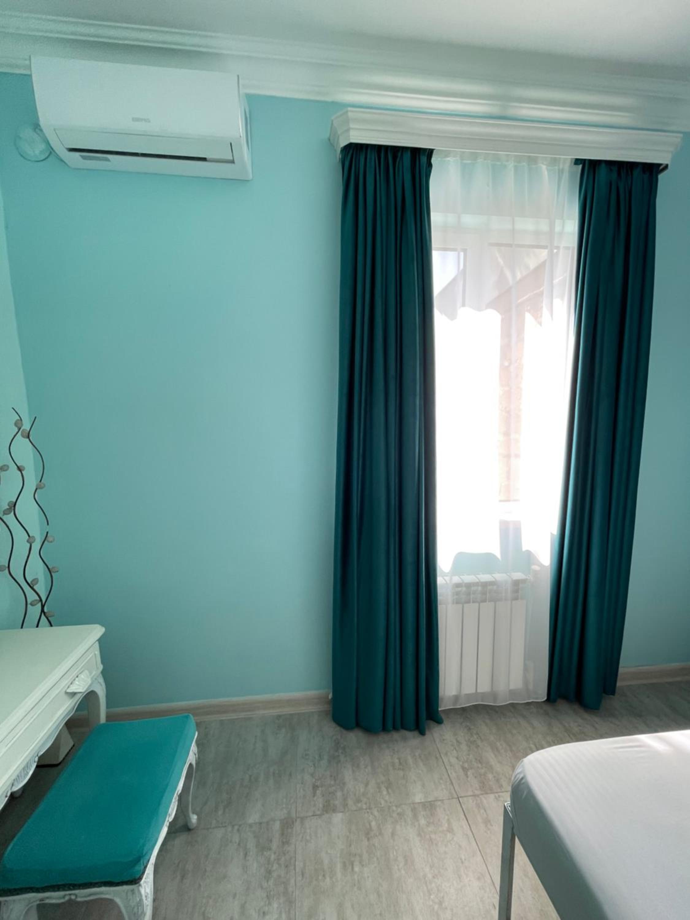 Santorini Hotel & Hostel