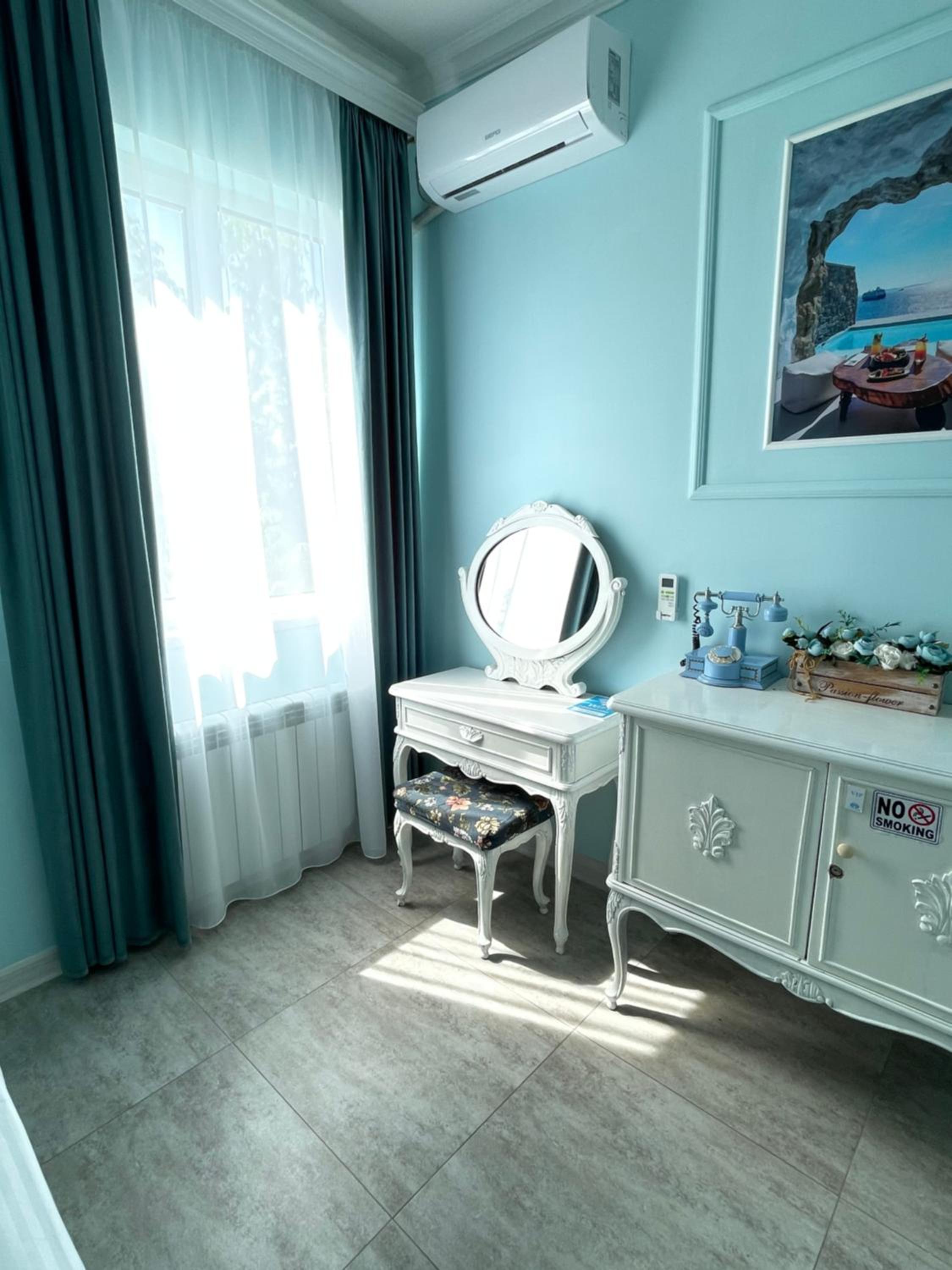 Santorini Hotel & Hostel
