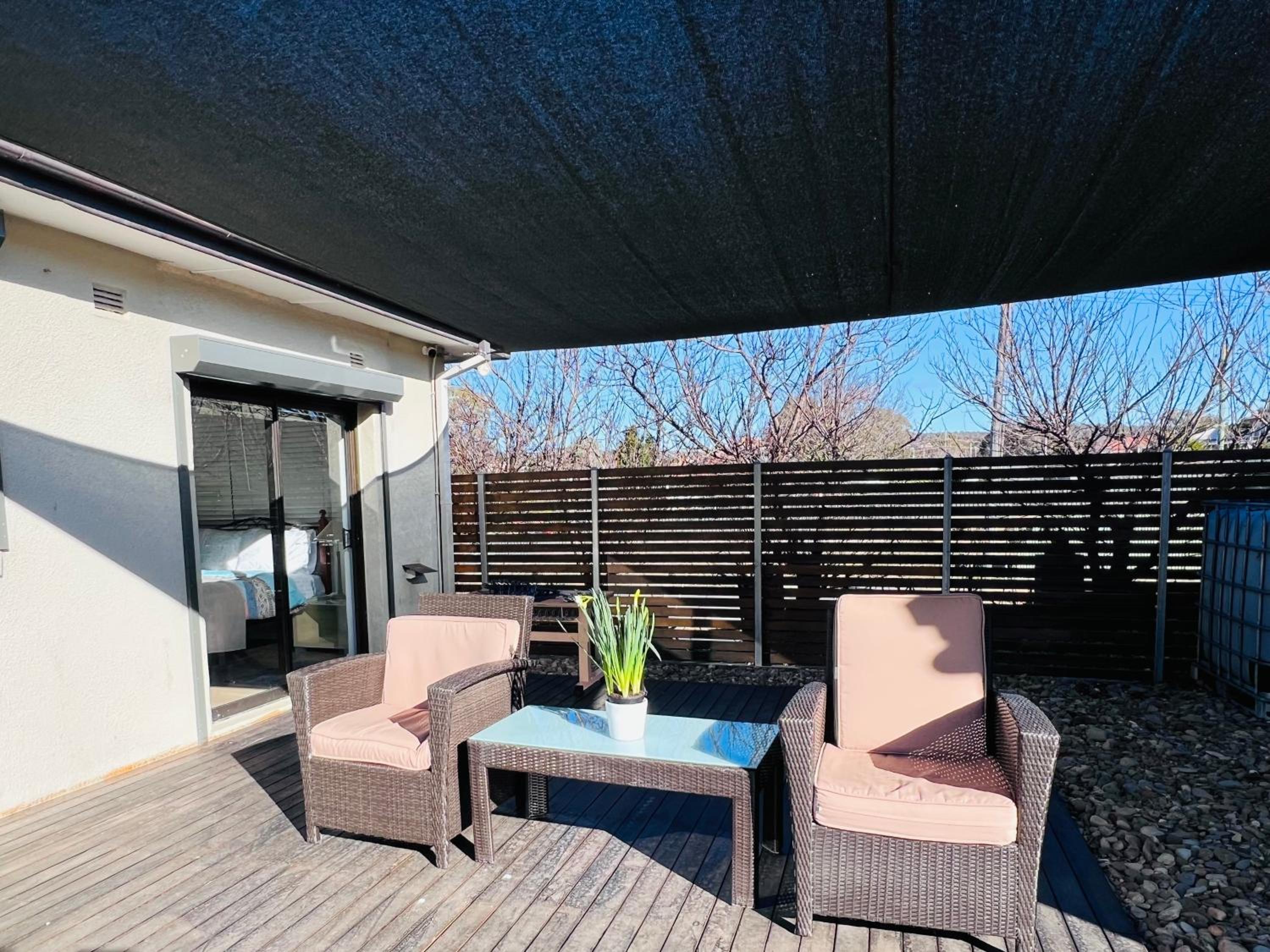 Queen Room in share house of De Murray B&B in Centre Queanbeyan & Canberra airport