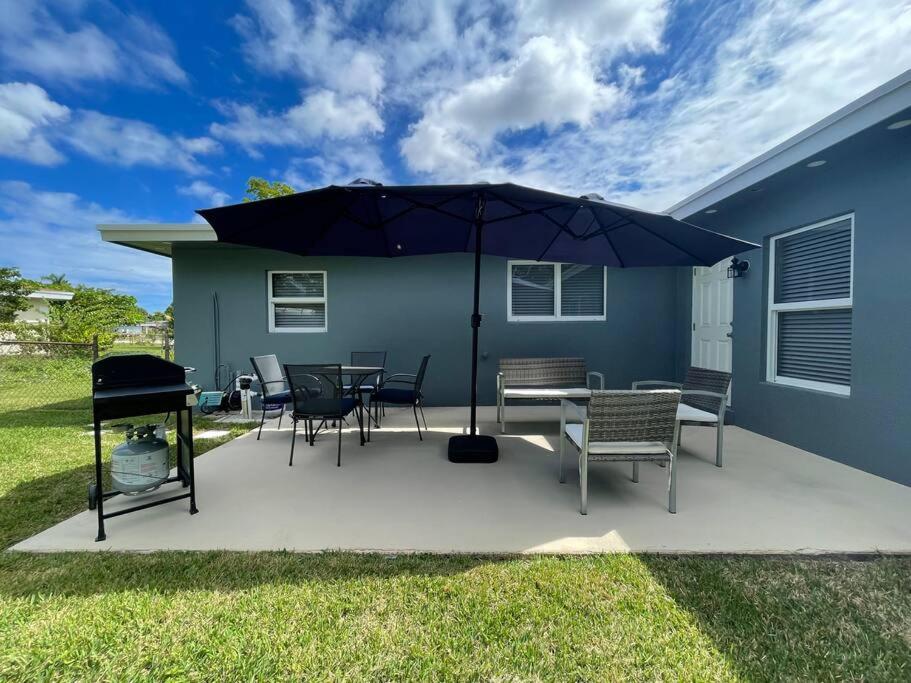 Sweet Escape 5 br/2ba min from airport and beach