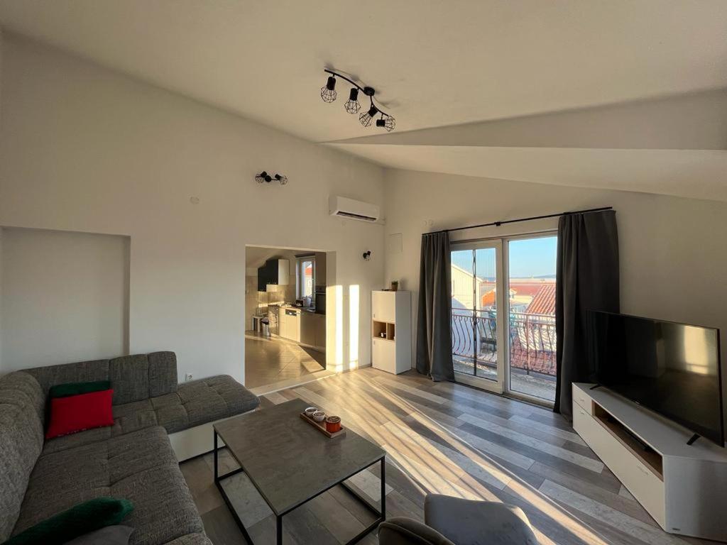 Apartments Majić