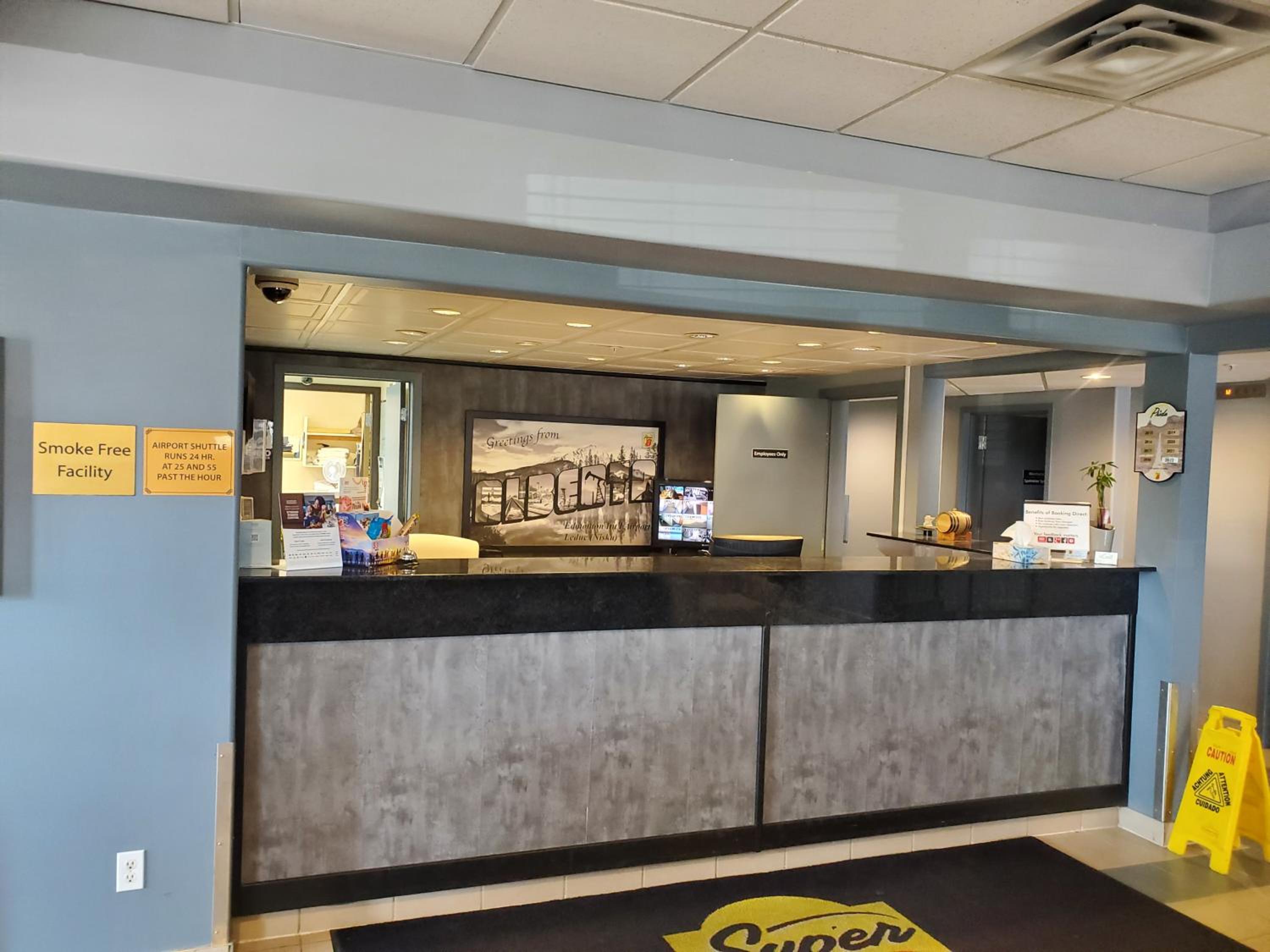 Leduc Vacations - Super 8 by Wyndham Edmonton International Airport - Property Image 2