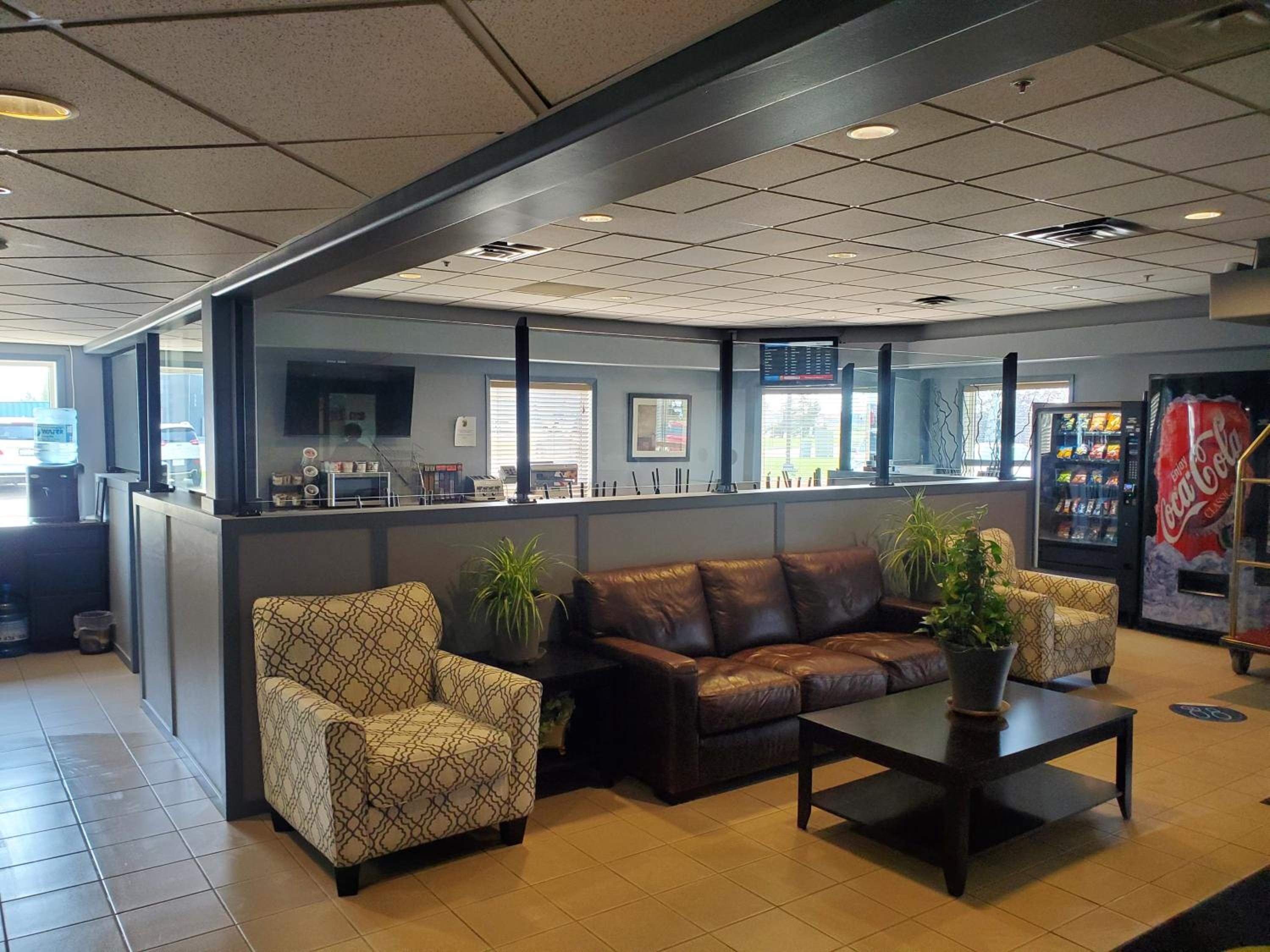 Leduc Vacations - Super 8 by Wyndham Edmonton International Airport - Property Image 4
