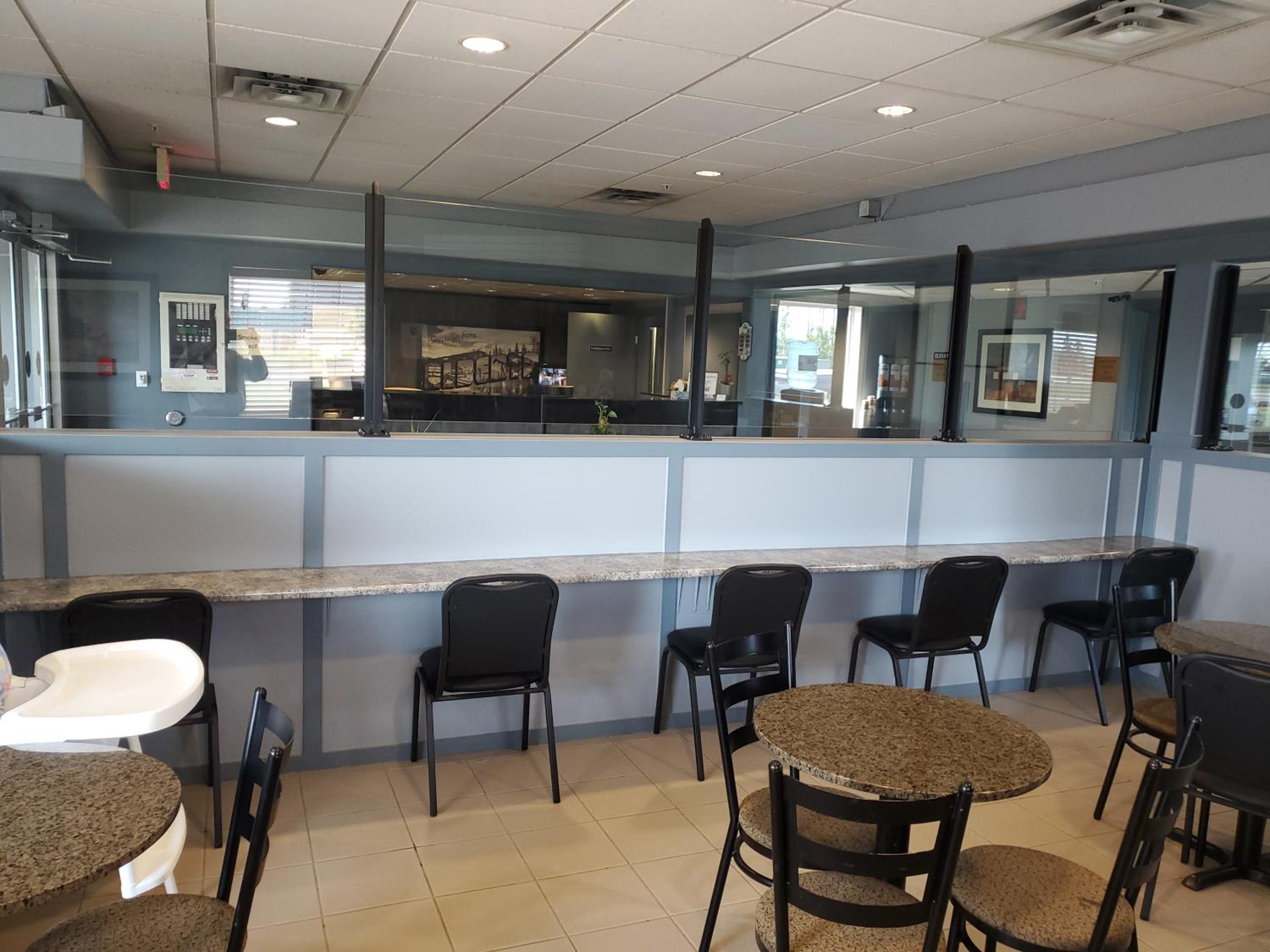 Leduc Vacations - Super 8 by Wyndham Edmonton International Airport - Property Image 10