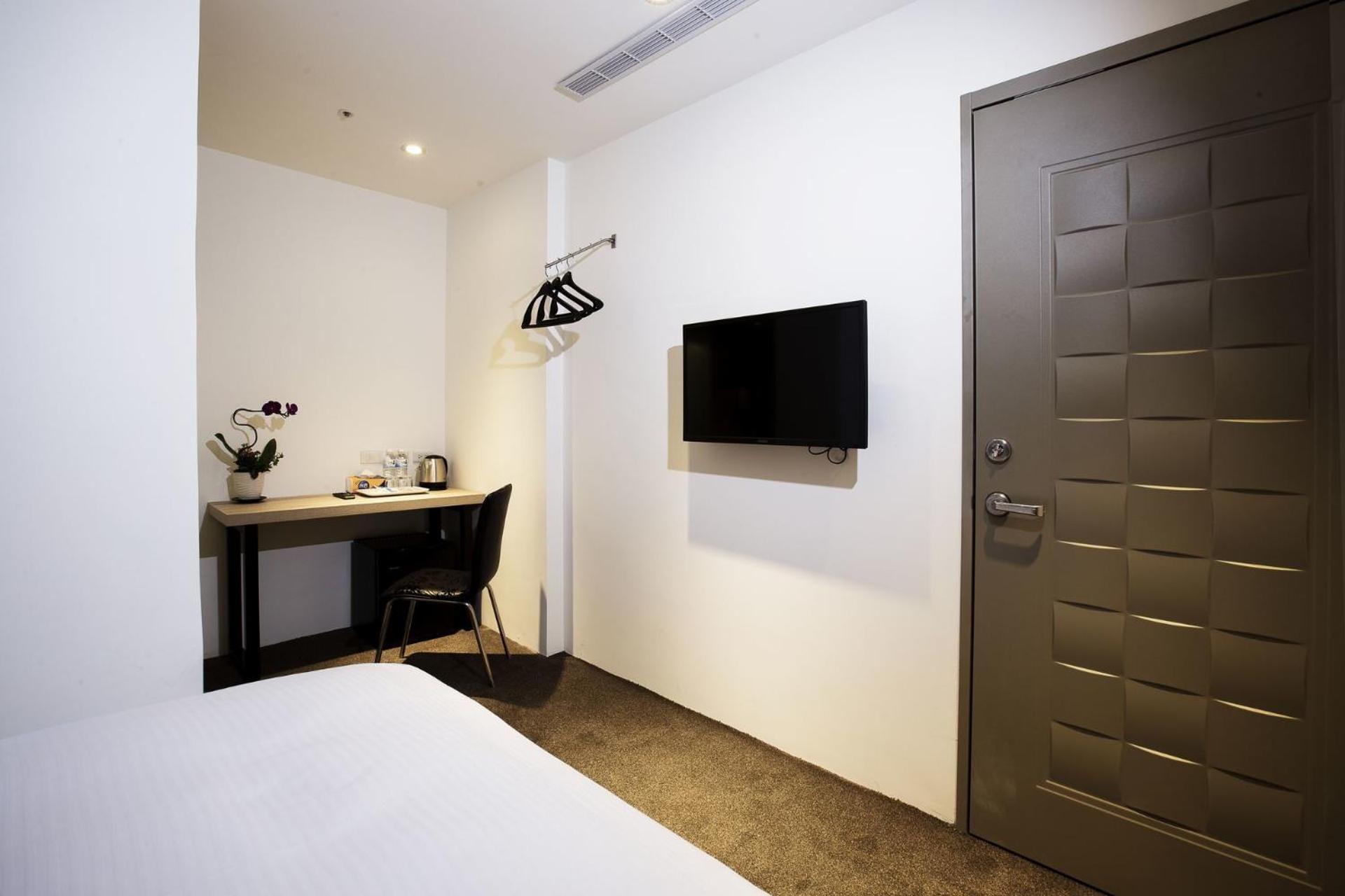 Queens Hotel II