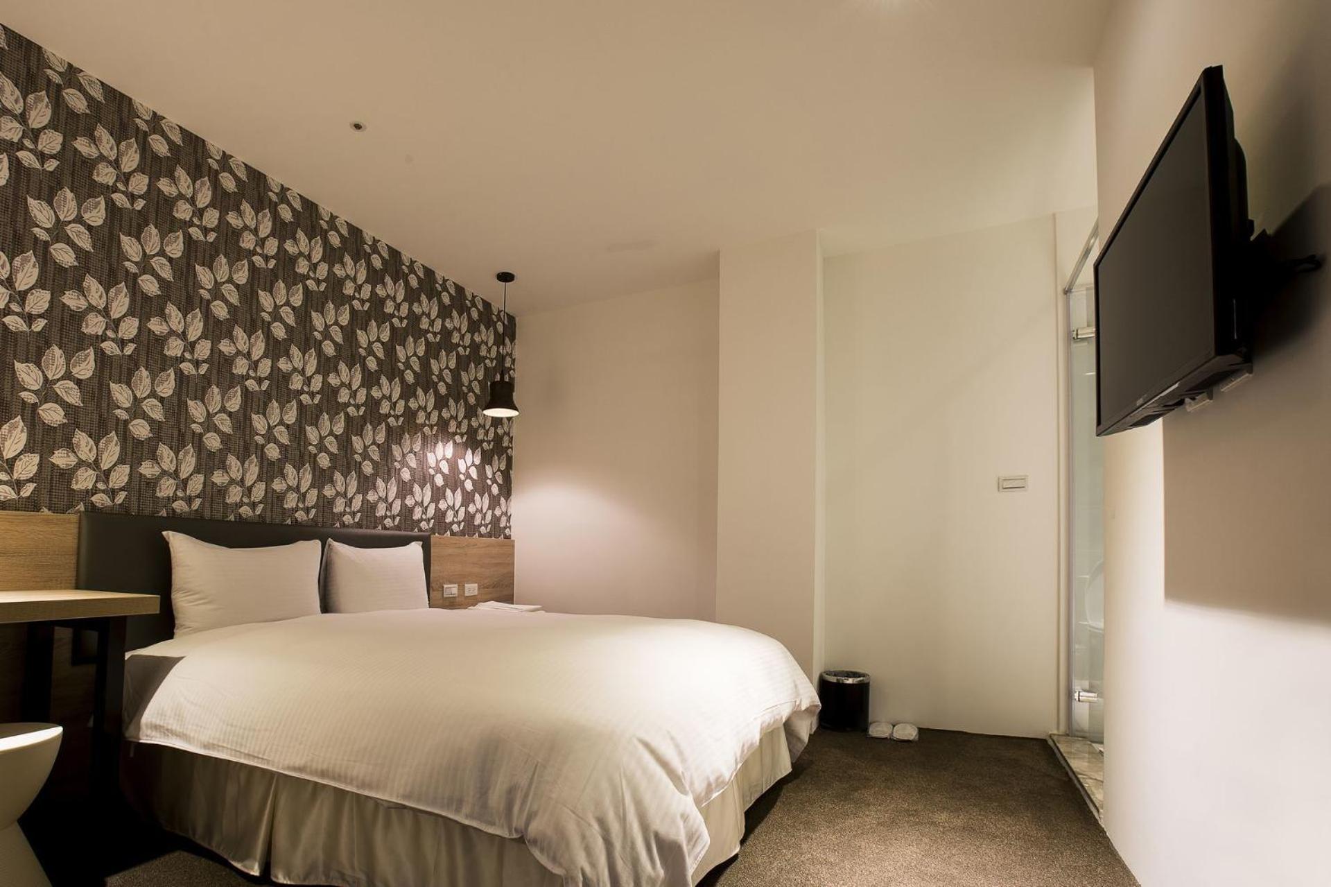 Queens Hotel II