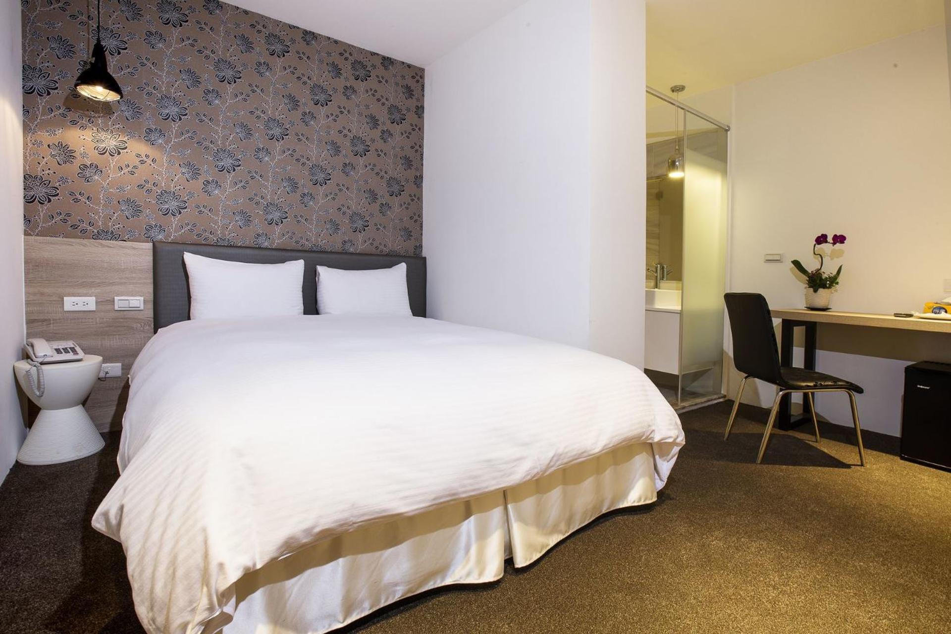 Queens Hotel II