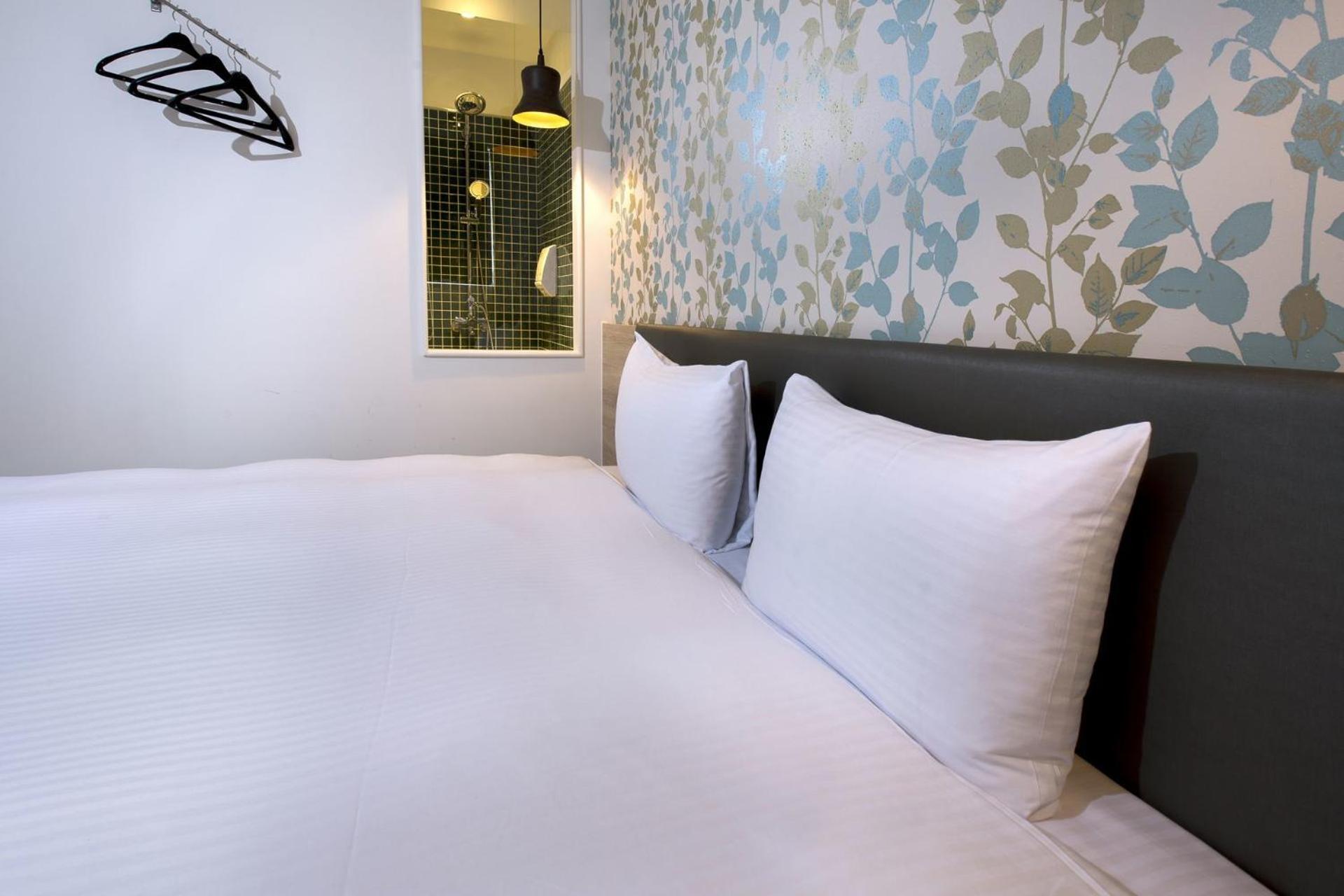 Queens Hotel II