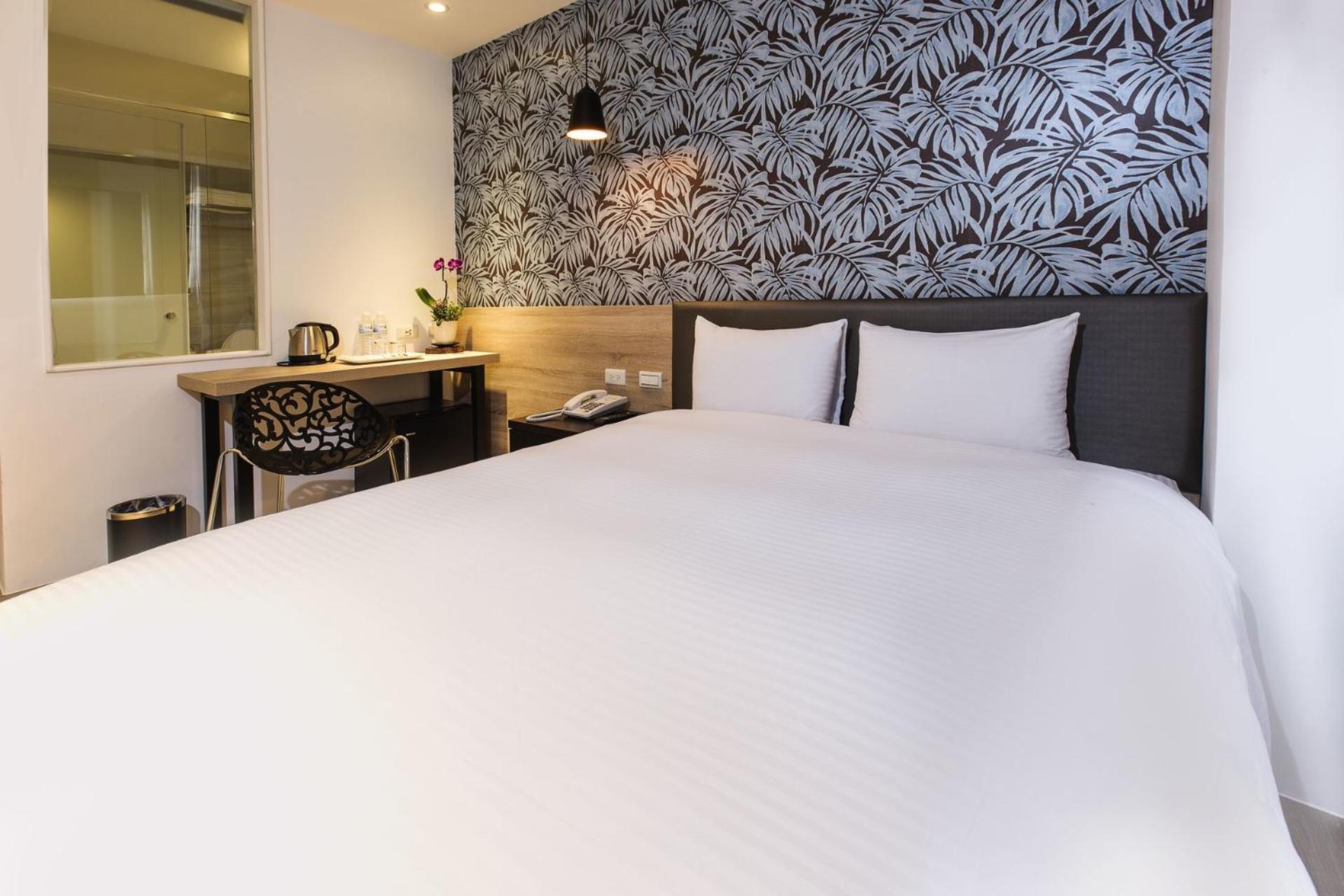 Queens Hotel II