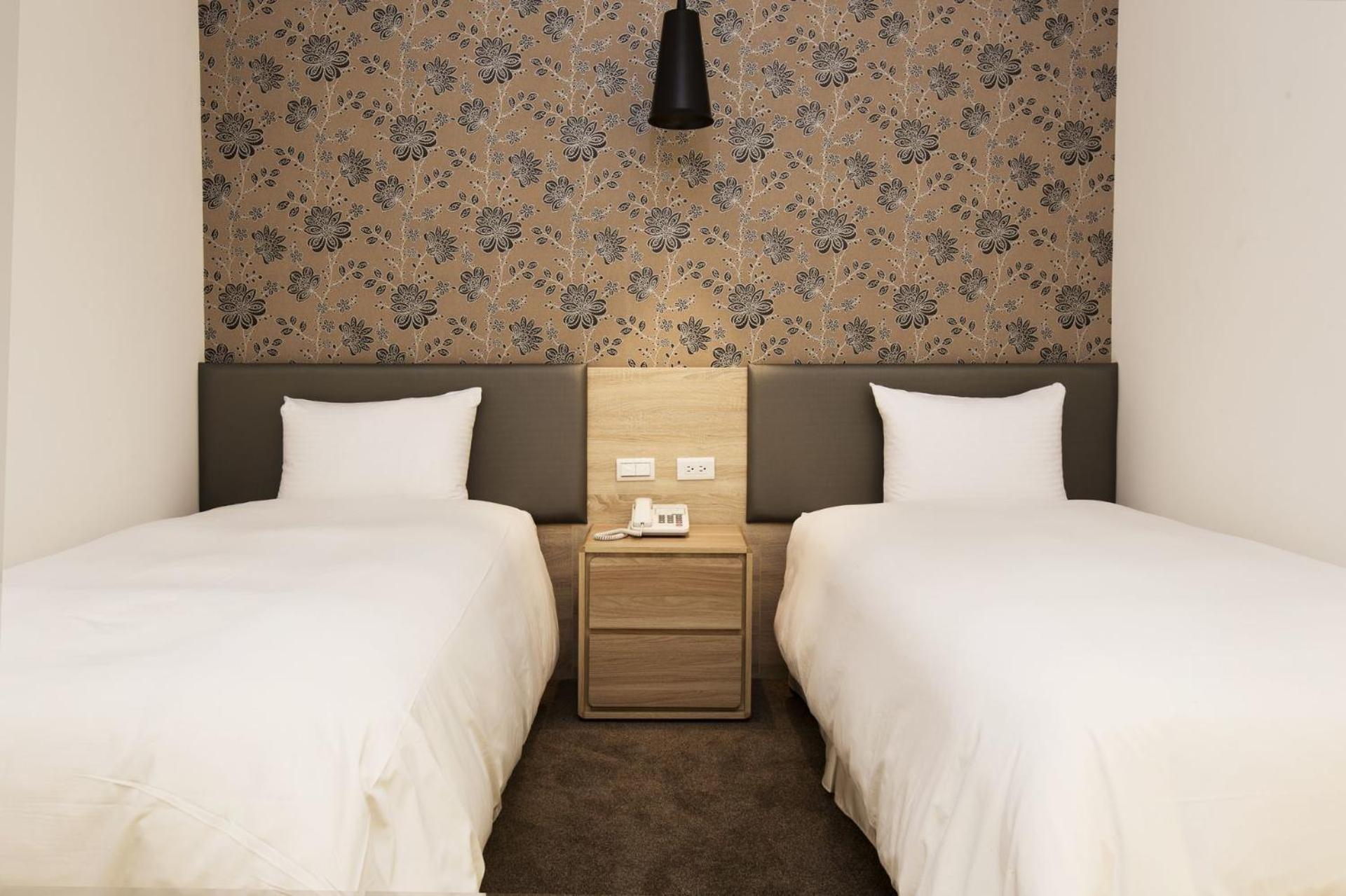 Queens Hotel II