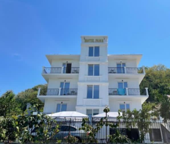 Hotel Fama - Image 1