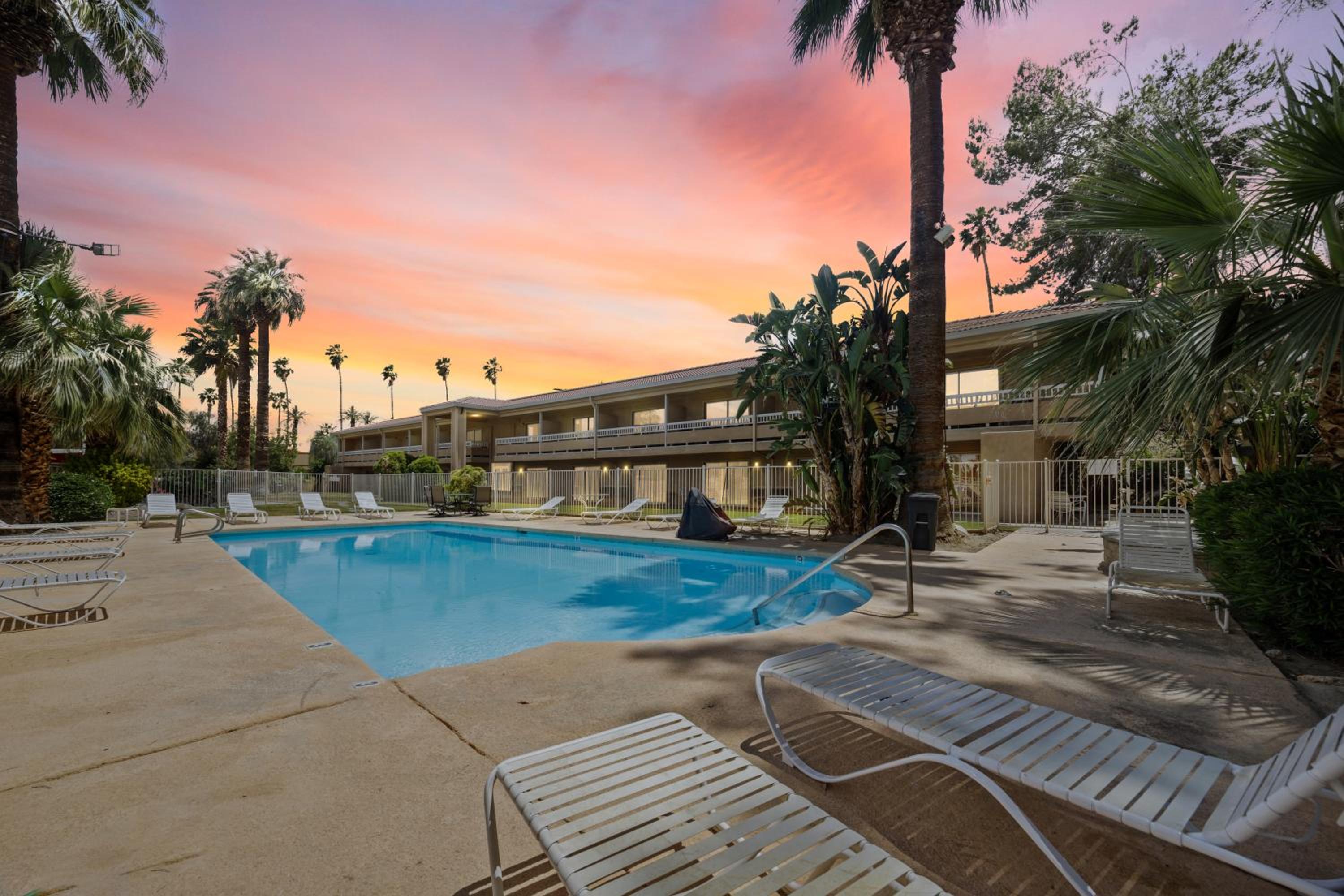Palm Springs Vacations - Sol Springs Inn - Property Image 11