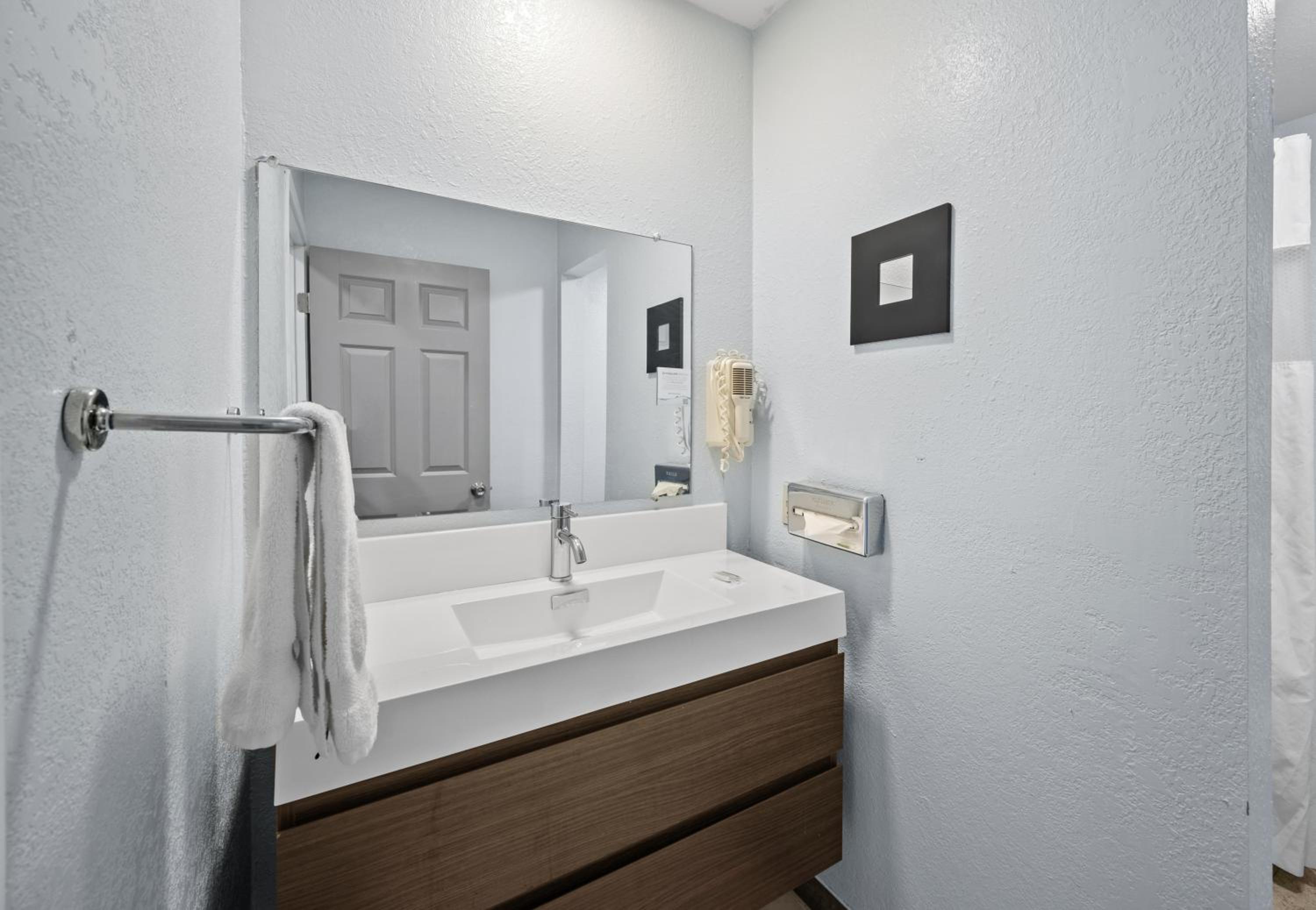 Palm Springs Vacations - Sol Springs Inn - Property Image 19