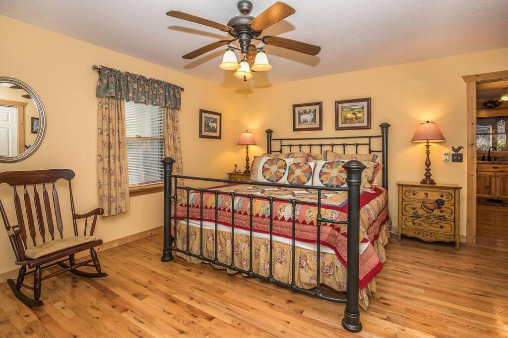 3-Story Private Cabin with Hot Tub and Fire Pit