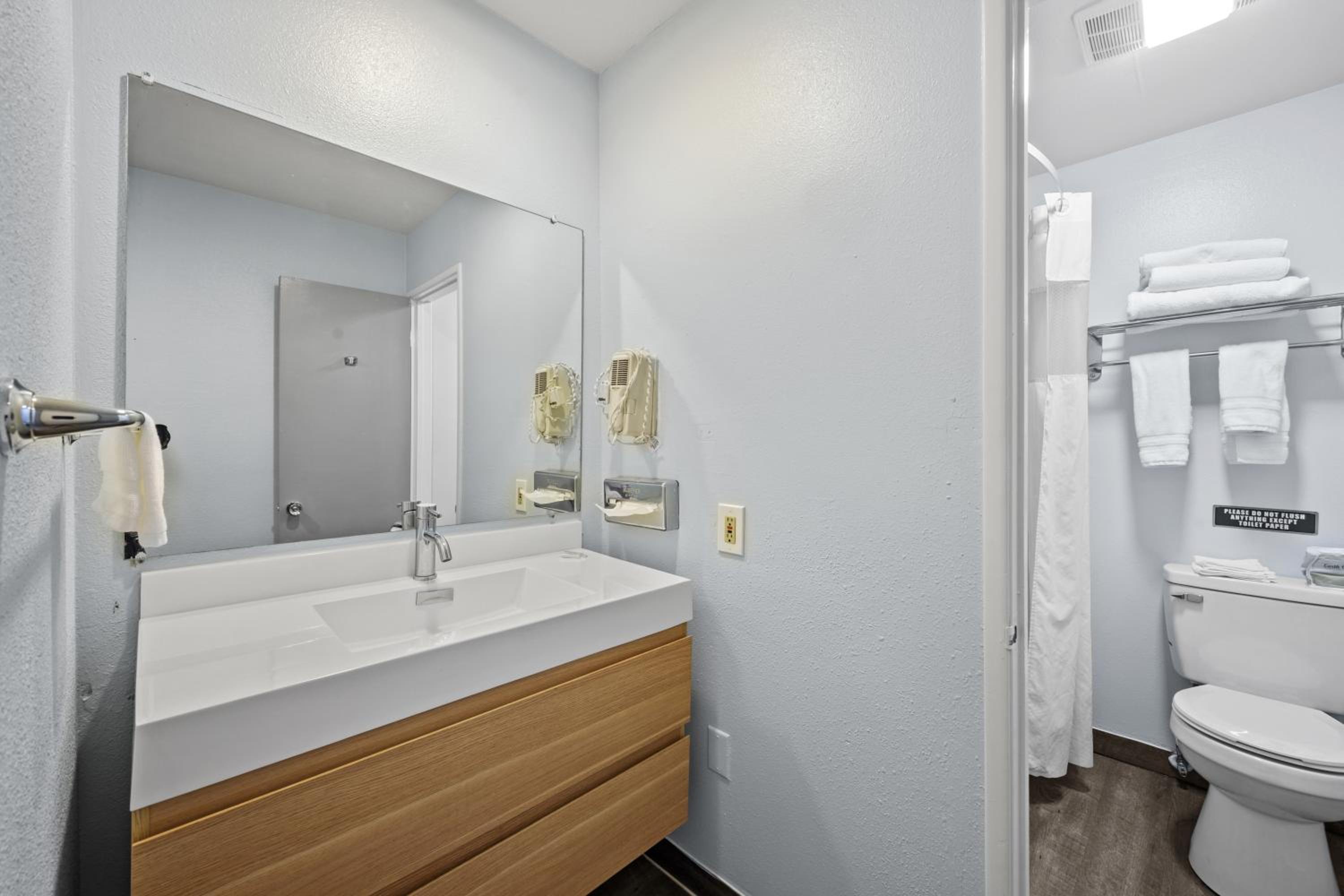 Palm Springs Vacations - Sol Springs Inn - Property Image 16
