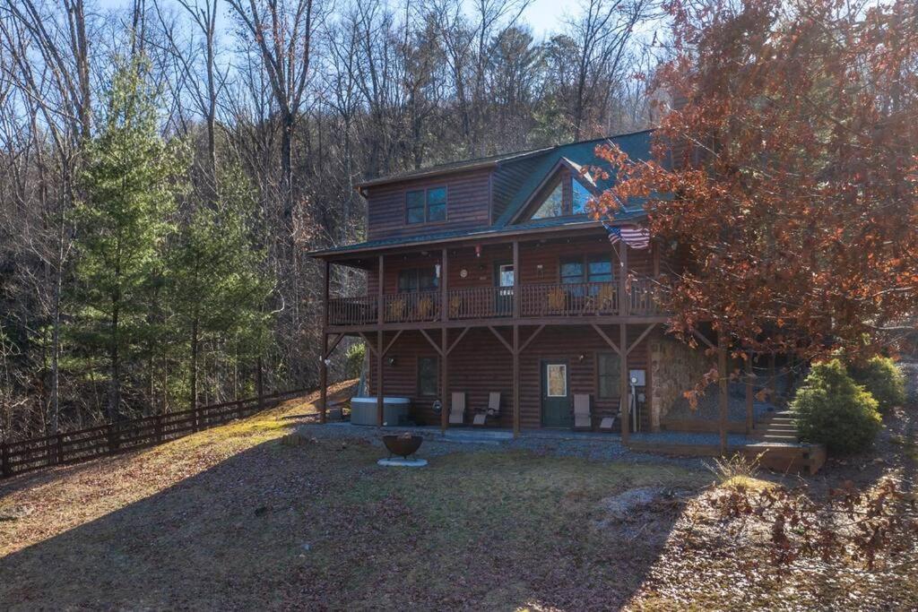 3-Story Private Cabin with Hot Tub and Fire Pit