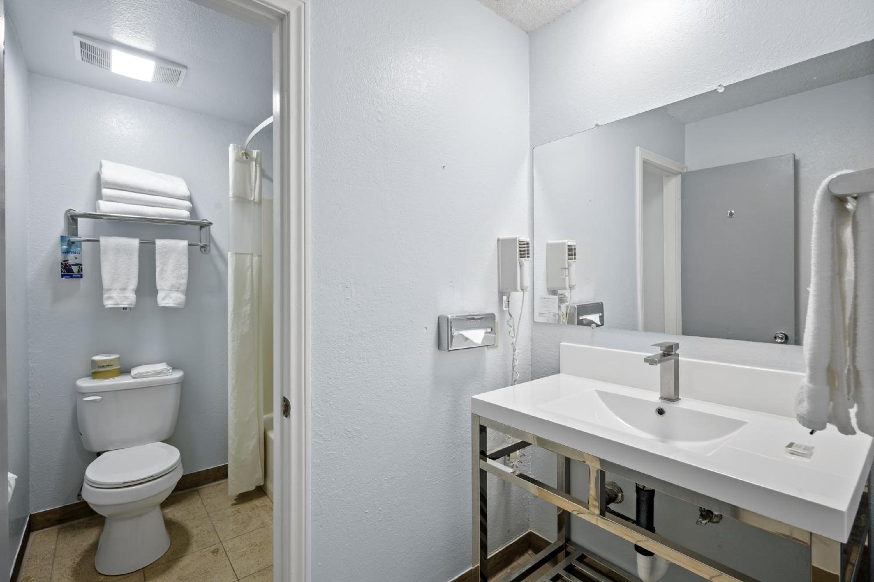 Palm Springs Vacations - Sol Springs Inn - Property Image 13