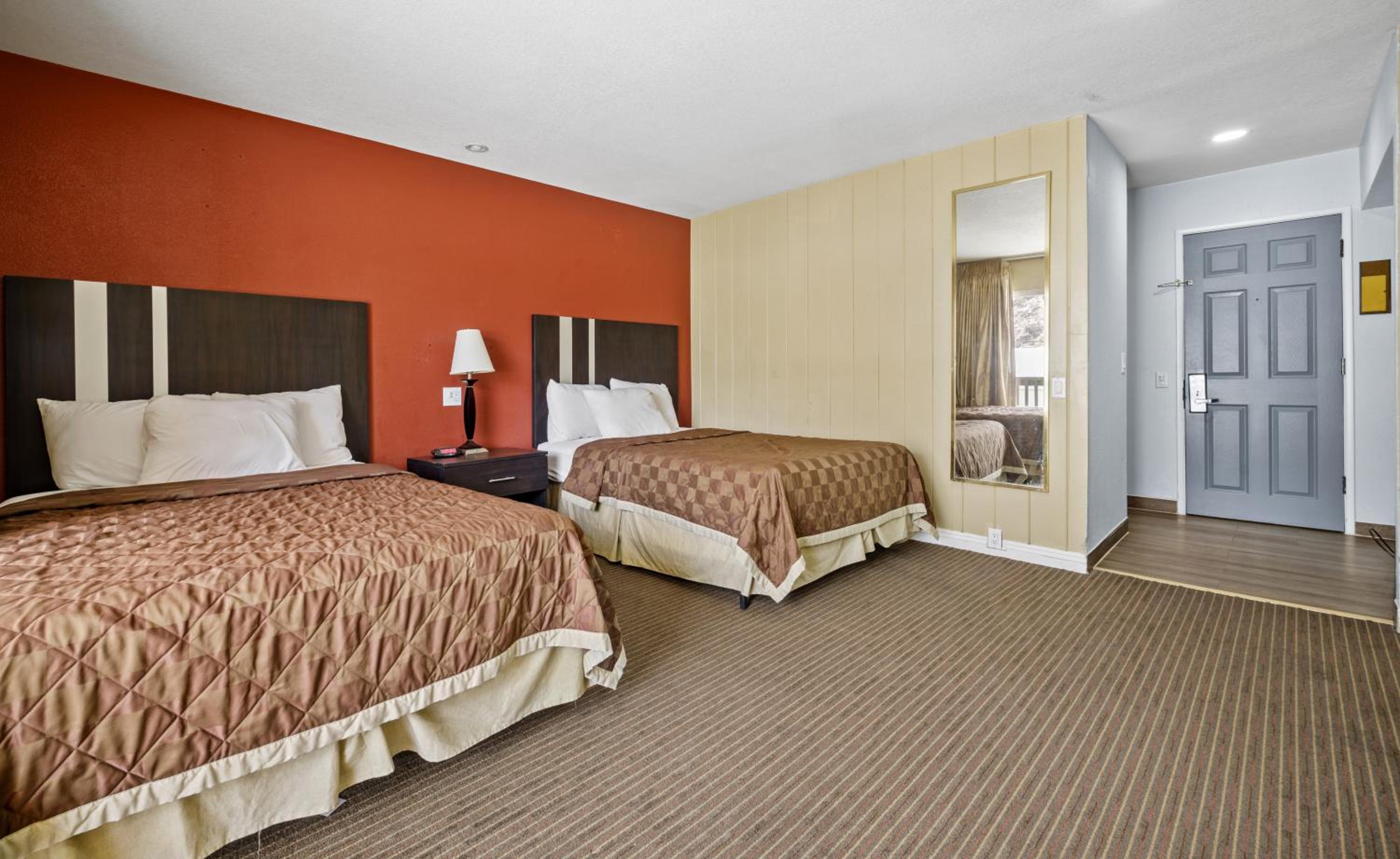 Palm Springs Vacations - Sol Springs Inn - Property Image 2