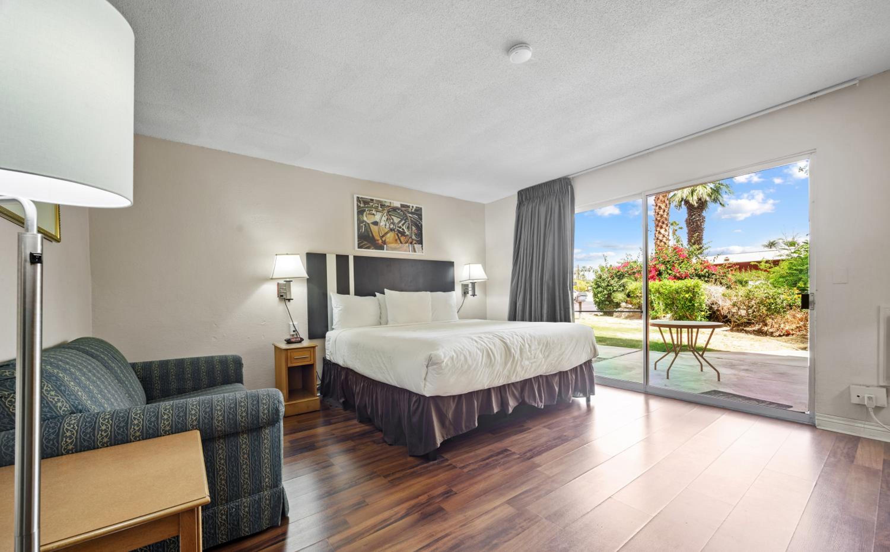Palm Springs Vacations - Sol Springs Inn - Property Image 8